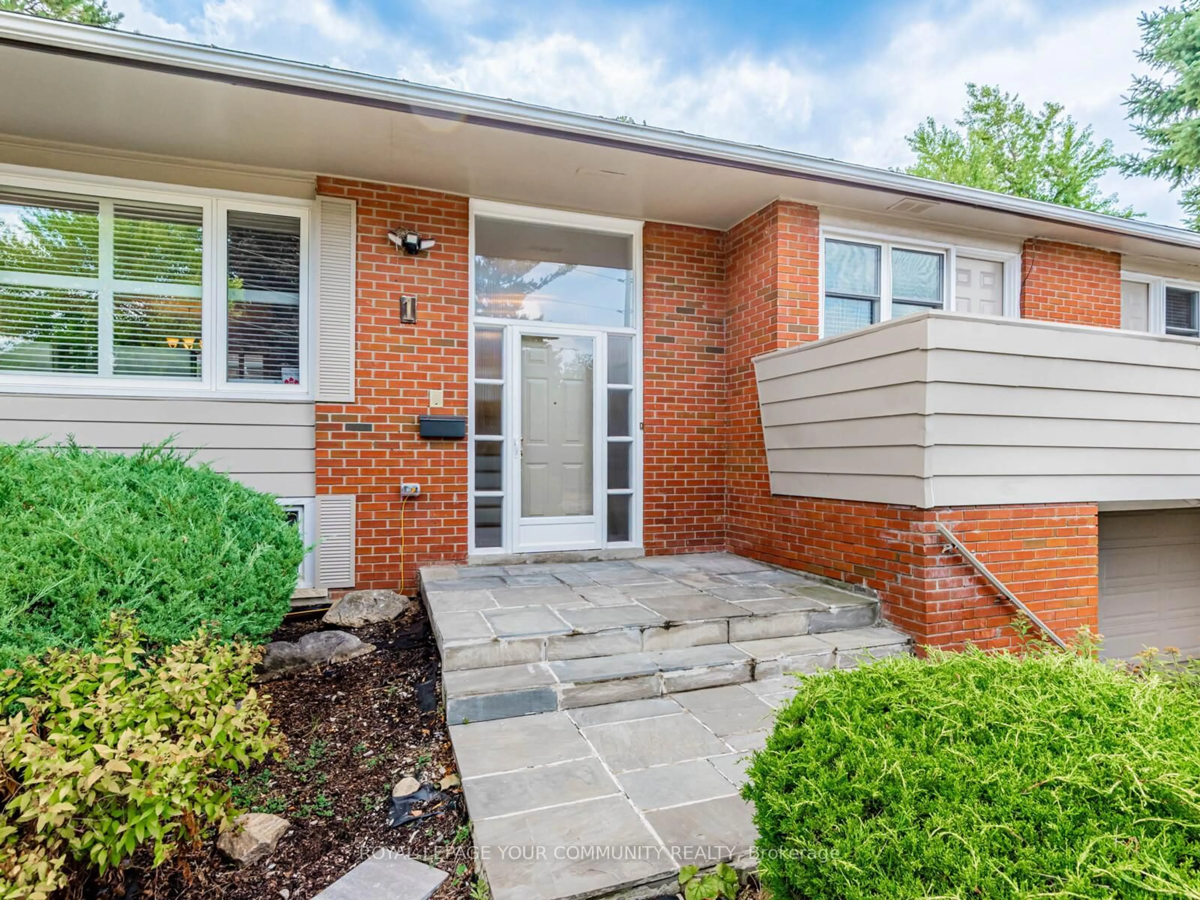 Home with brick exterior material, street for 1 Thorny Brae Dr, Markham Ontario L3T 3G3