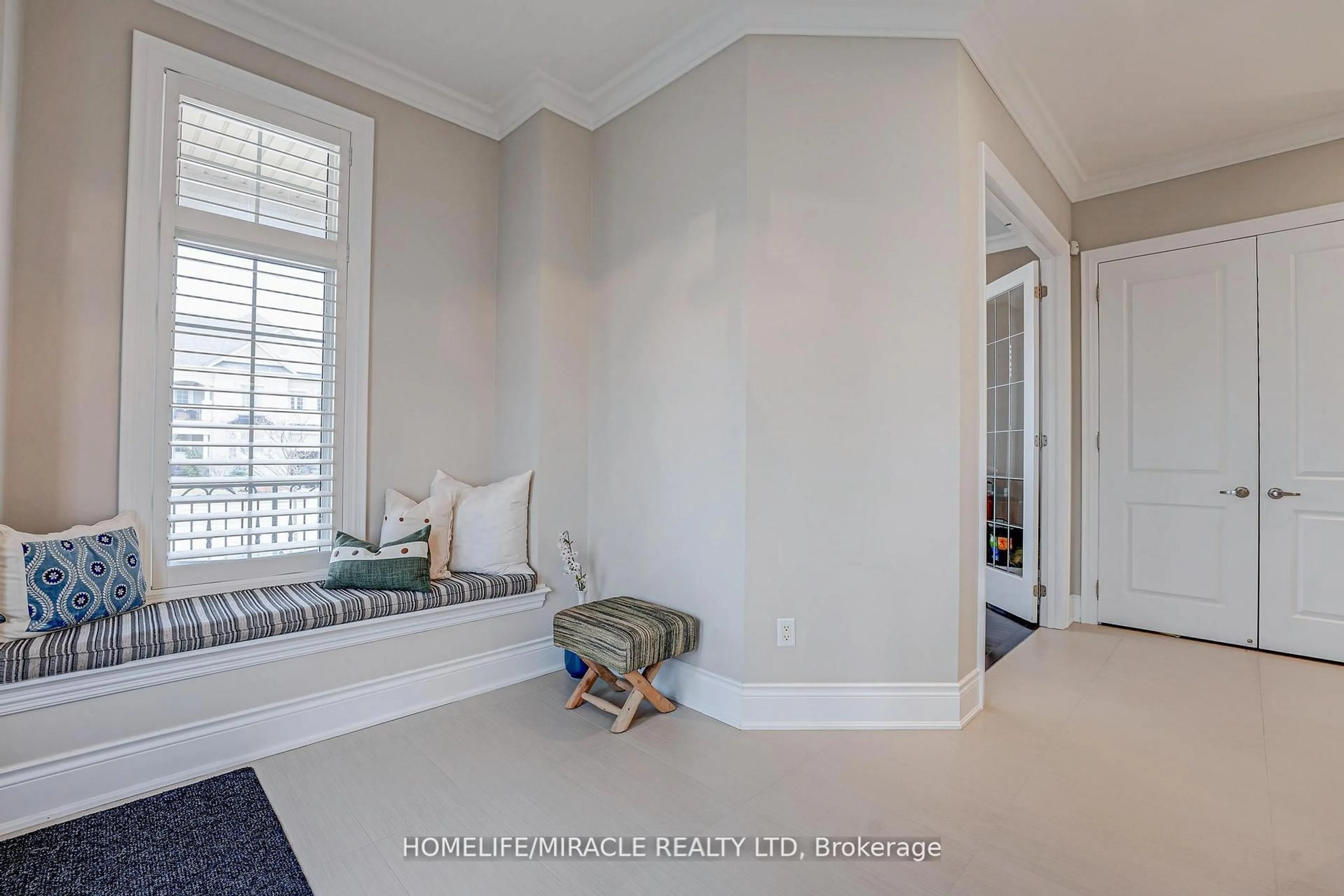 Indoor entryway for 2 Stanton Ave, Vaughan Ontario L4H 0V3