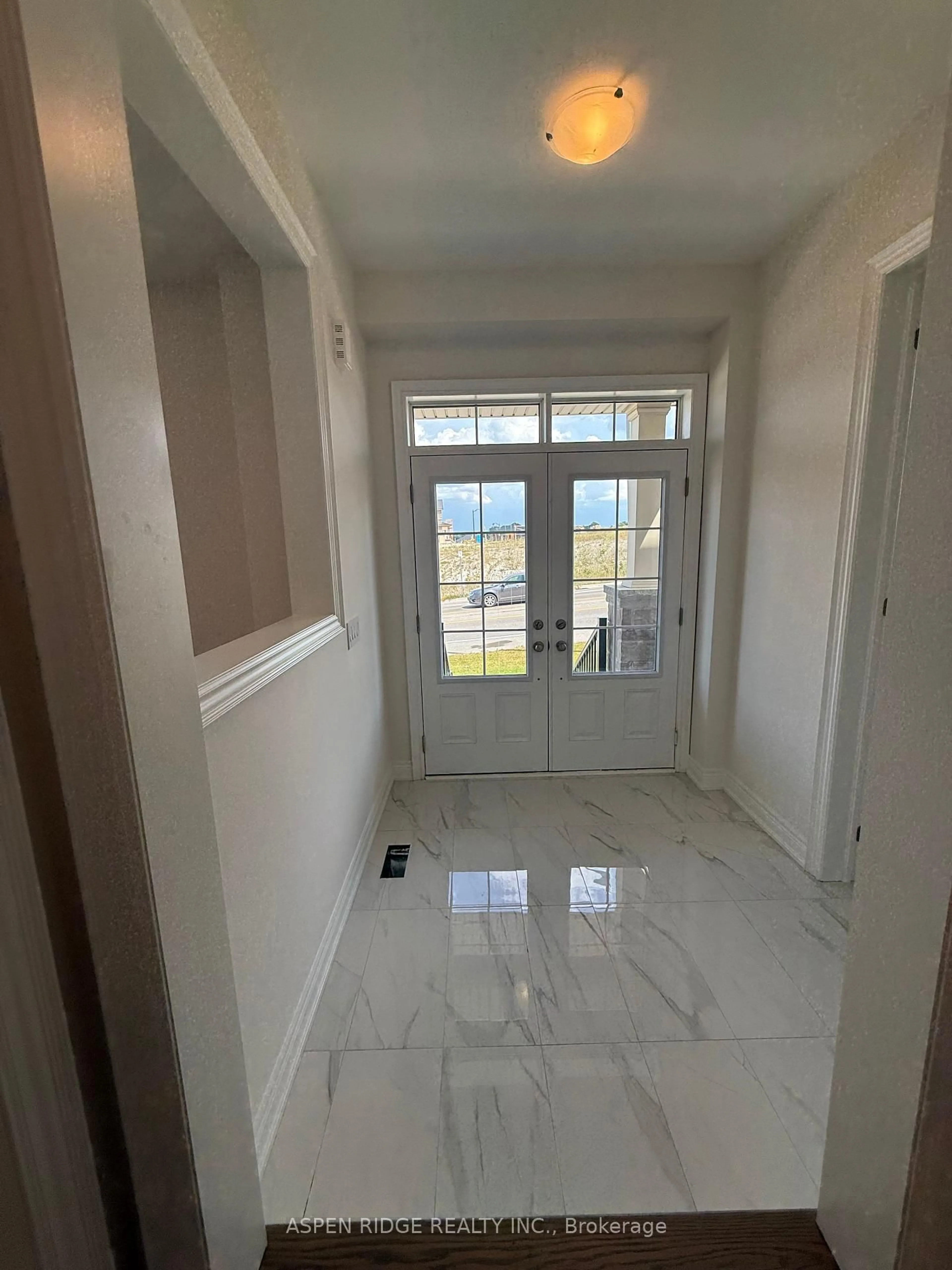 Indoor entryway for 37 Rowe St, Bradford West Gwillimbury Ontario L3Z 4M9