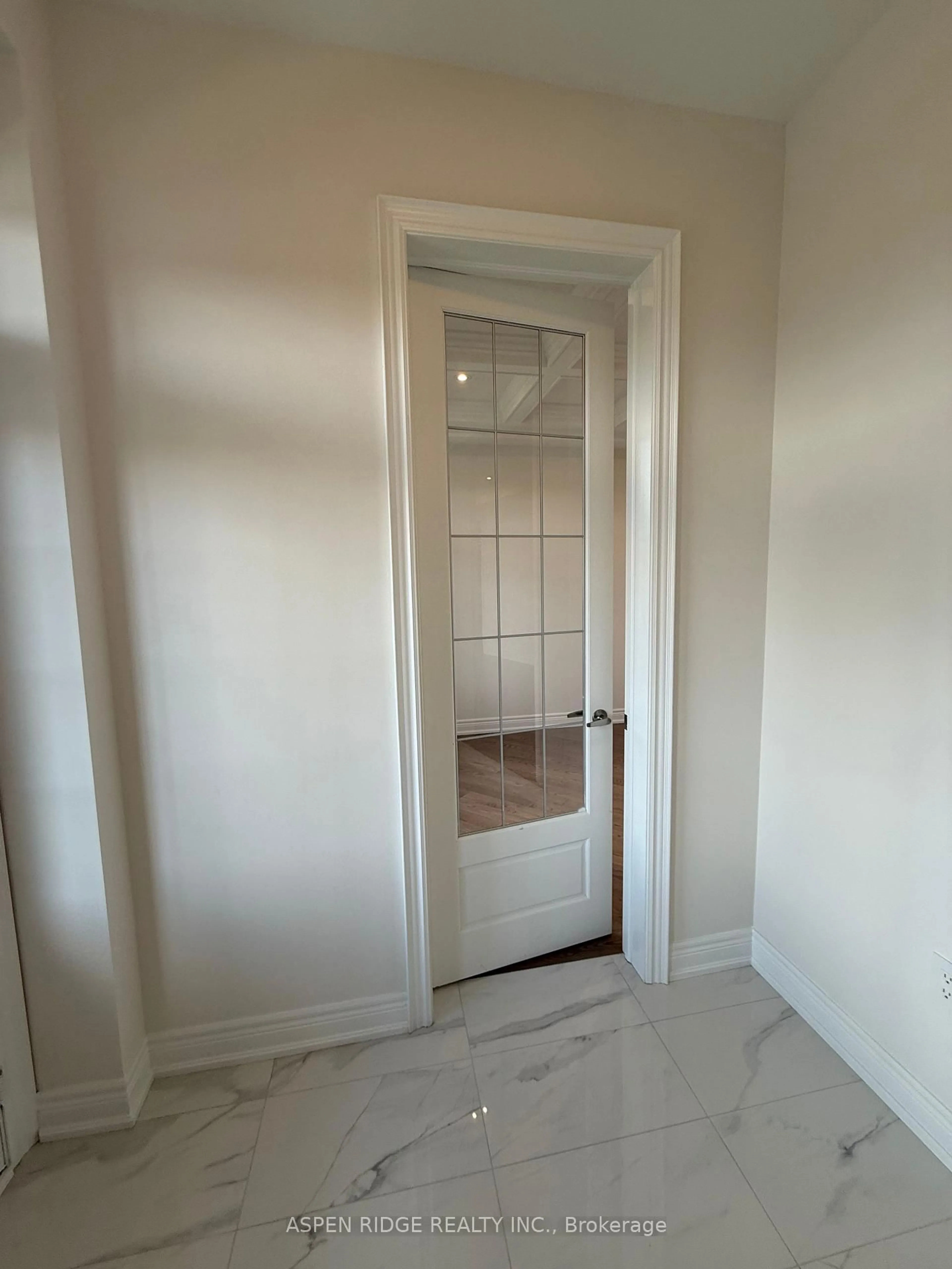 A pic of a room for 37 Rowe St, Bradford West Gwillimbury Ontario L3Z 4M9
