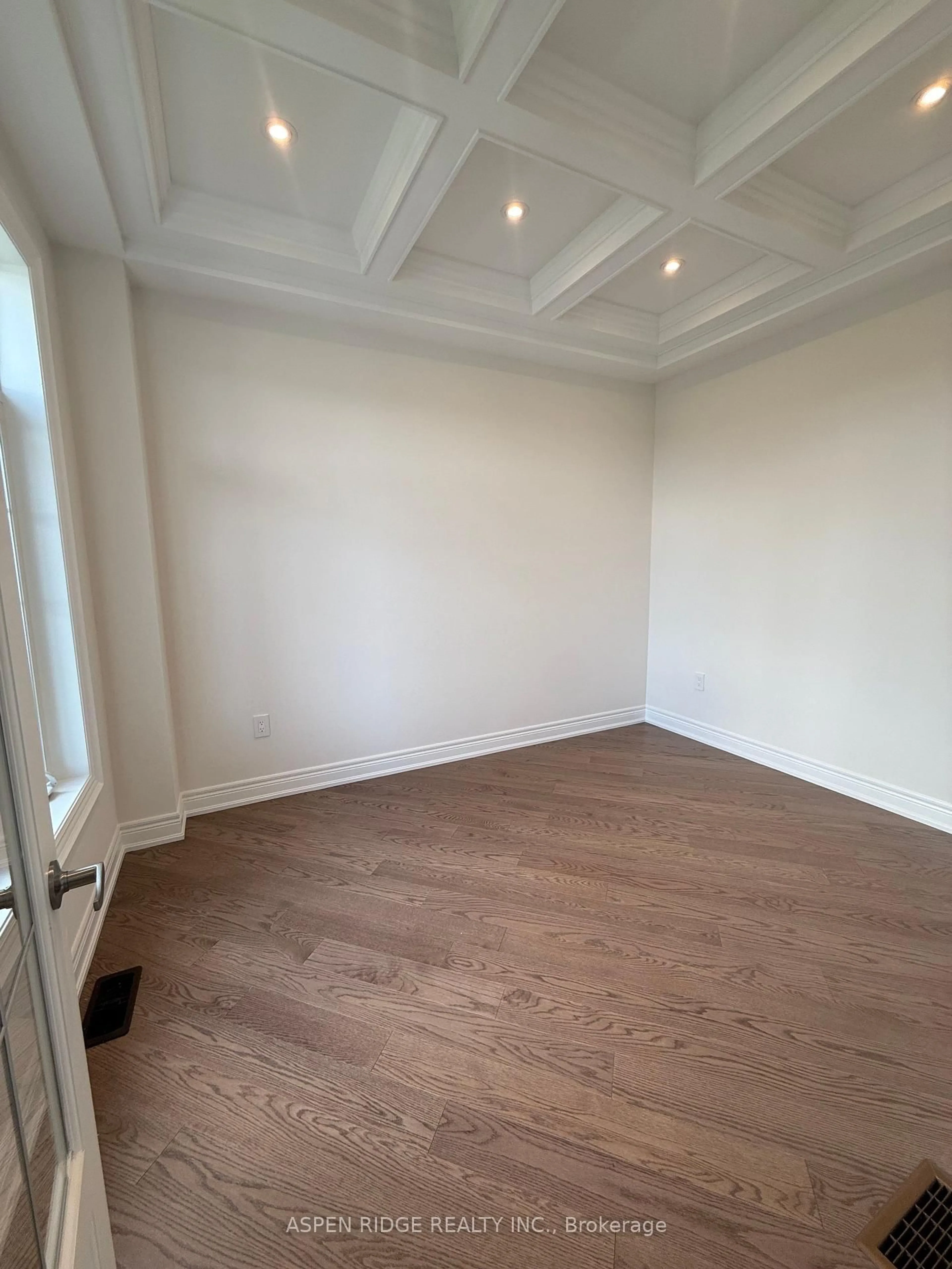 A pic of a room for 37 Rowe St, Bradford West Gwillimbury Ontario L3Z 4M9