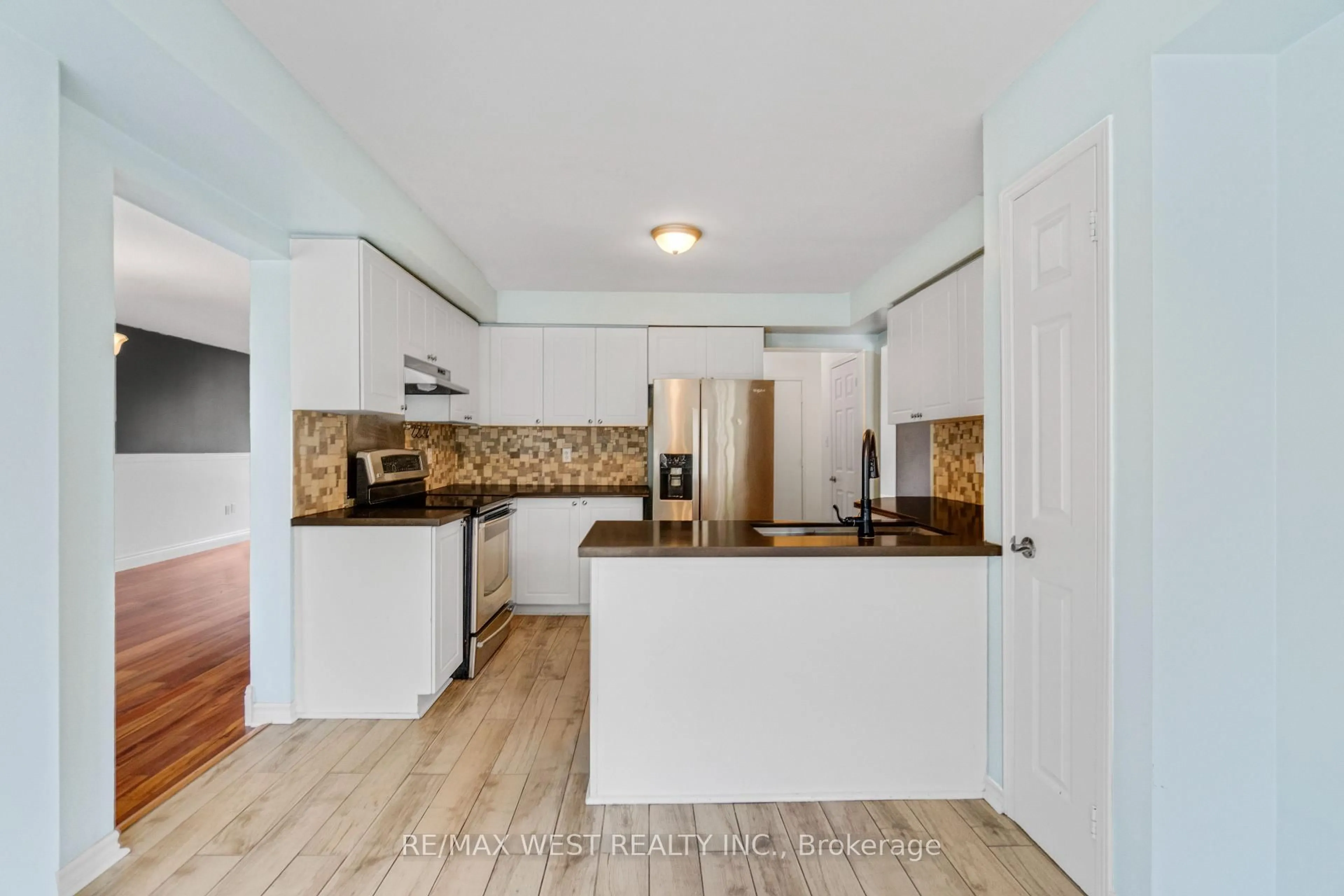 Open concept kitchen, unknown for 104 Prospect St, New Tecumseth Ontario L0G 1A0