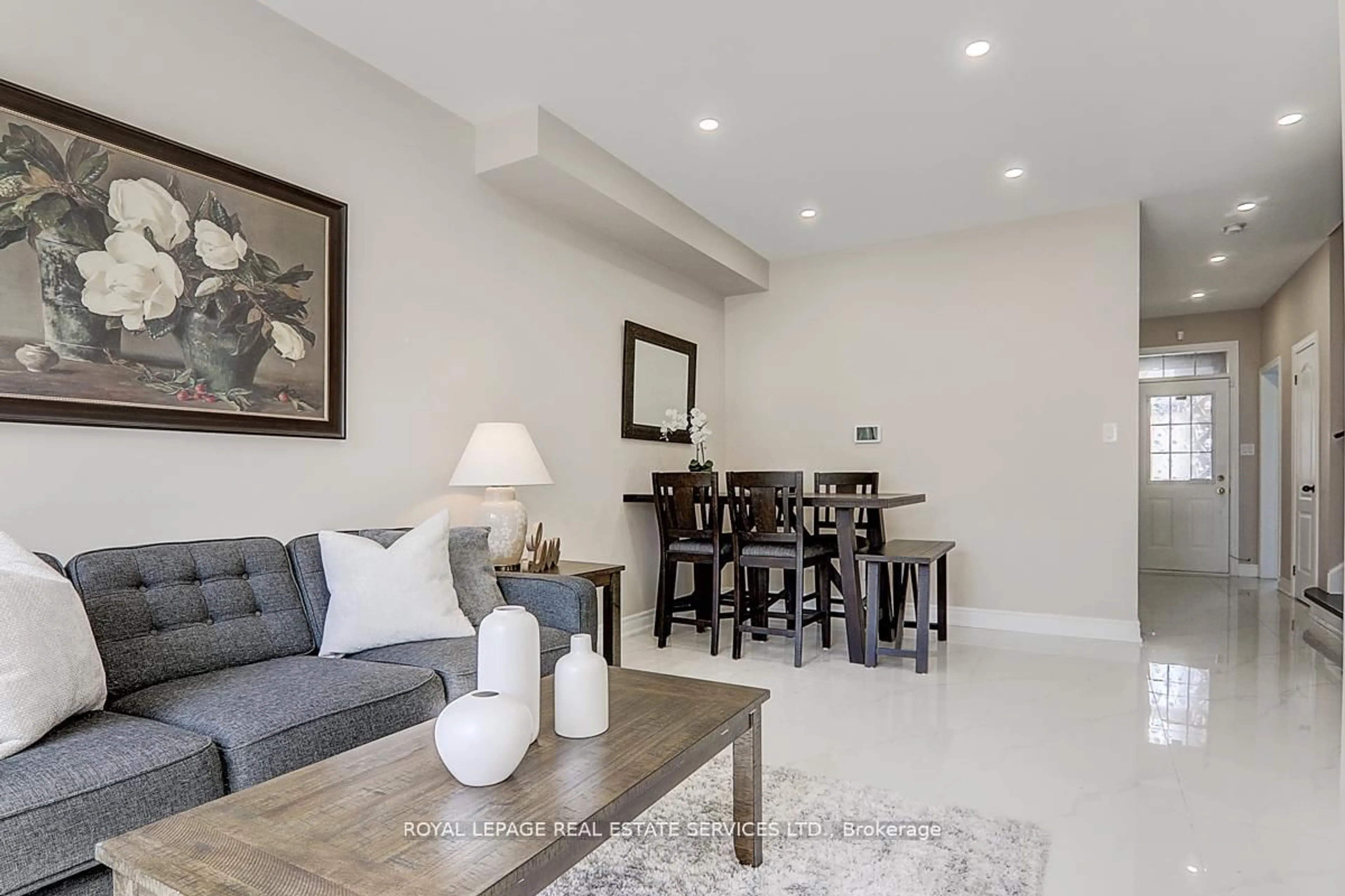 Living room with furniture, unknown for 17 Venture Ave, Richmond Hill Ontario L4S 2P2
