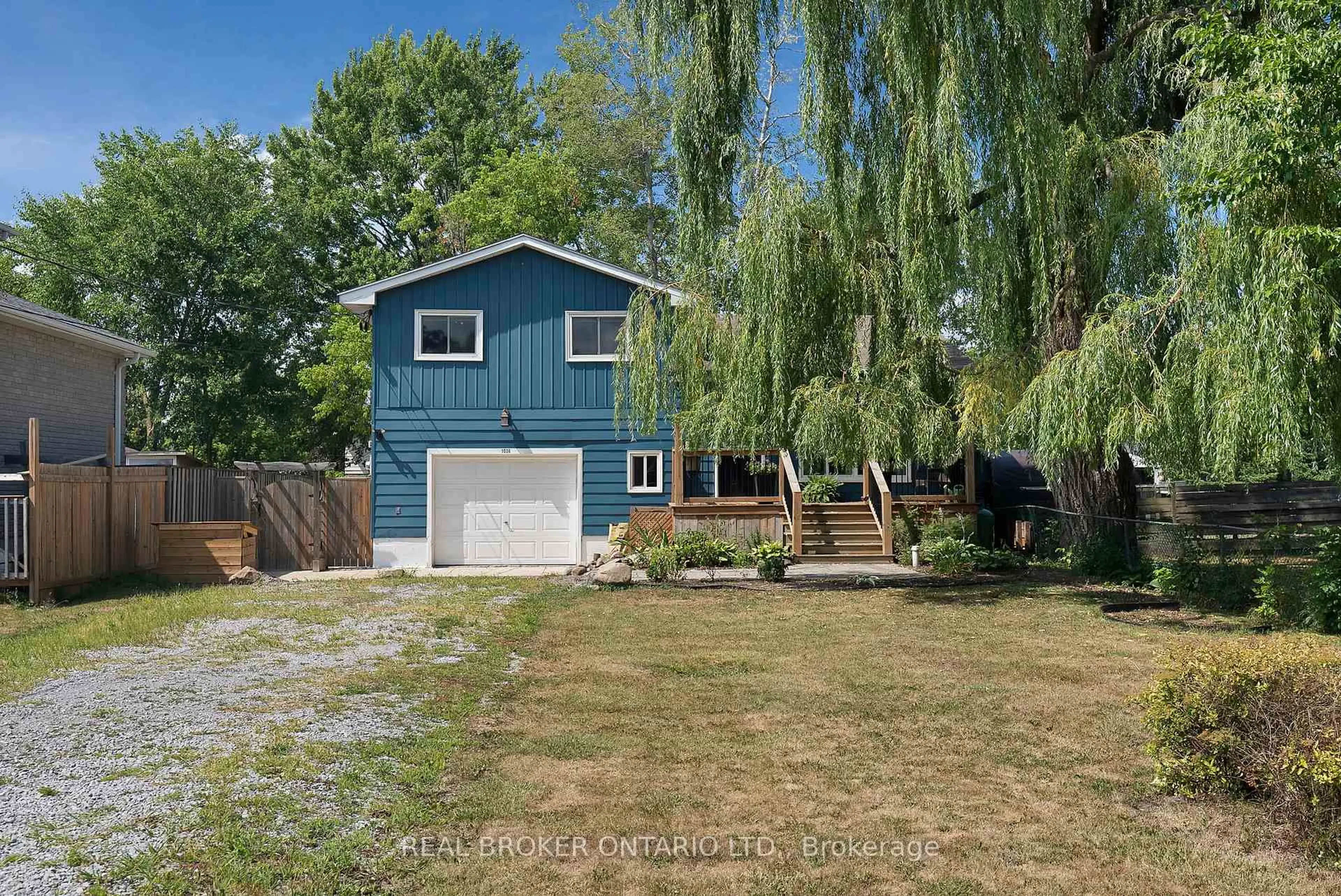A pic from outside/outdoor area/front of a property/back of a property/a pic from drone, water/lake/river/ocean view for 1036 Metro Rd, Georgina Ontario L4P 3E9