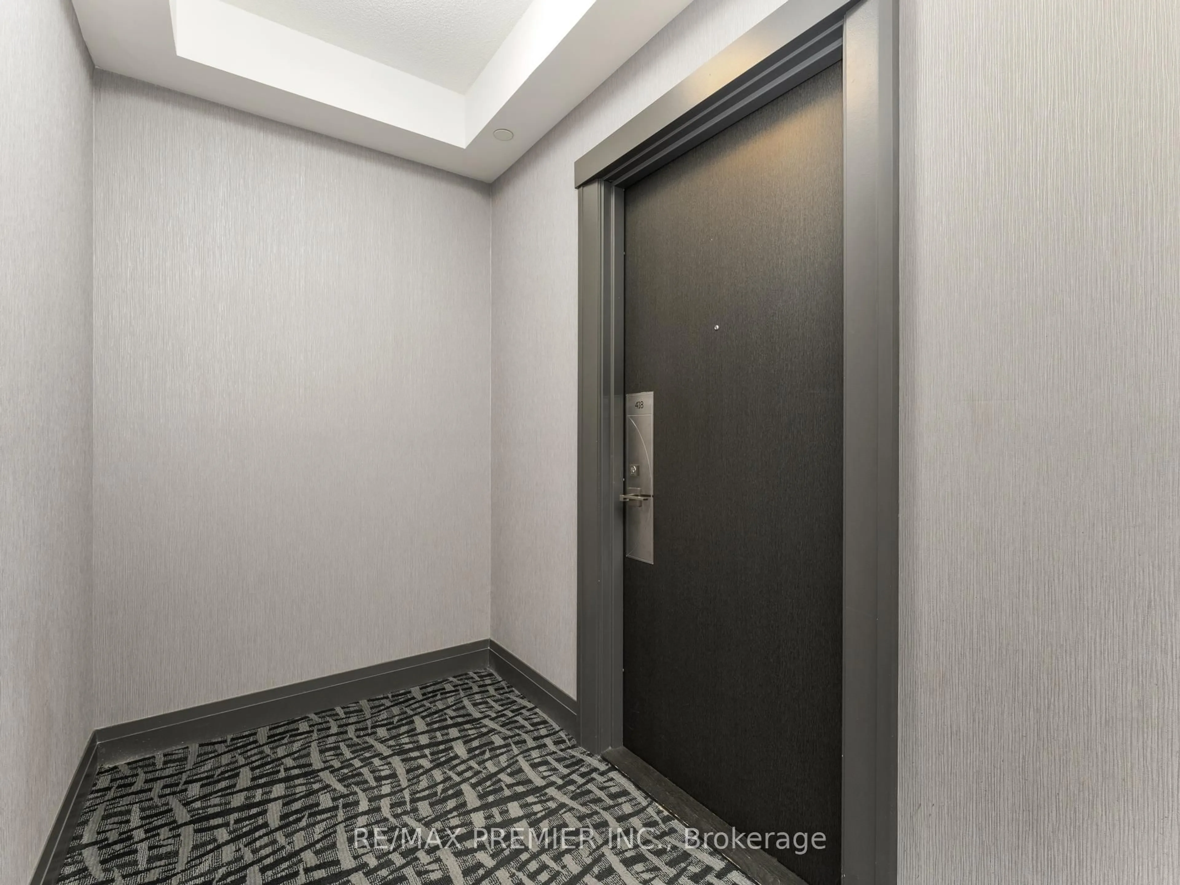 Indoor foyer for 3600 Highway 7 #418, Vaughan Ontario L4L 0G7