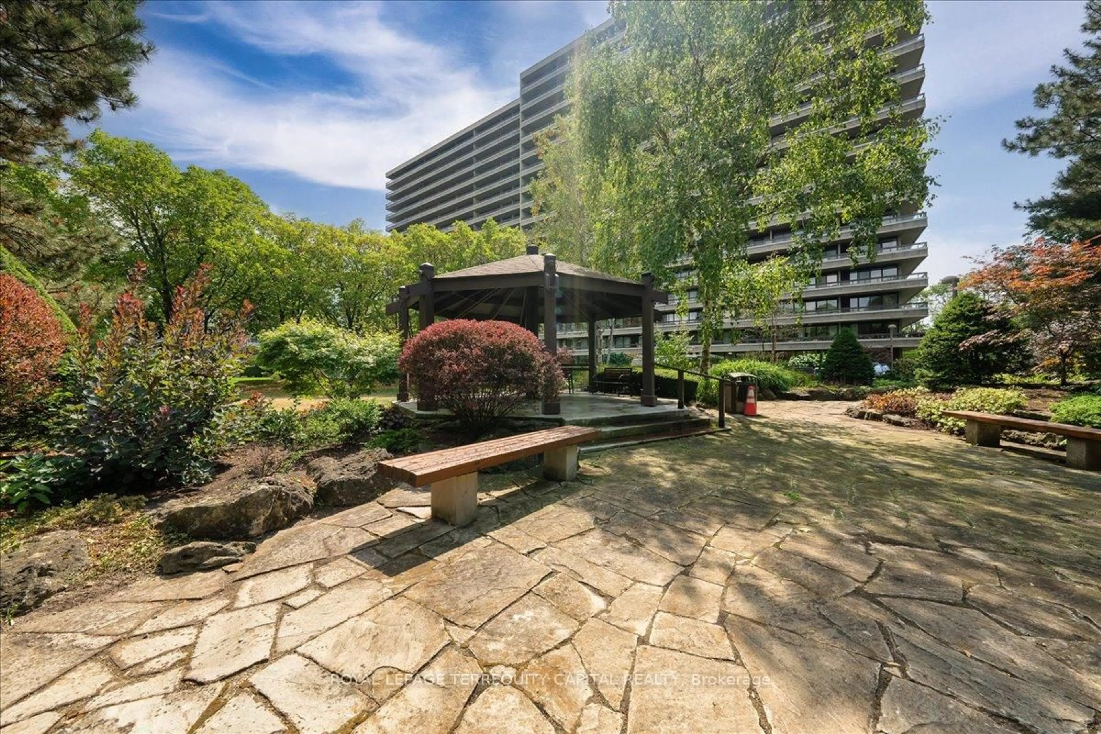 Patio, unknown for 8111 Yonge St #909, Markham Ontario L3T 4V9