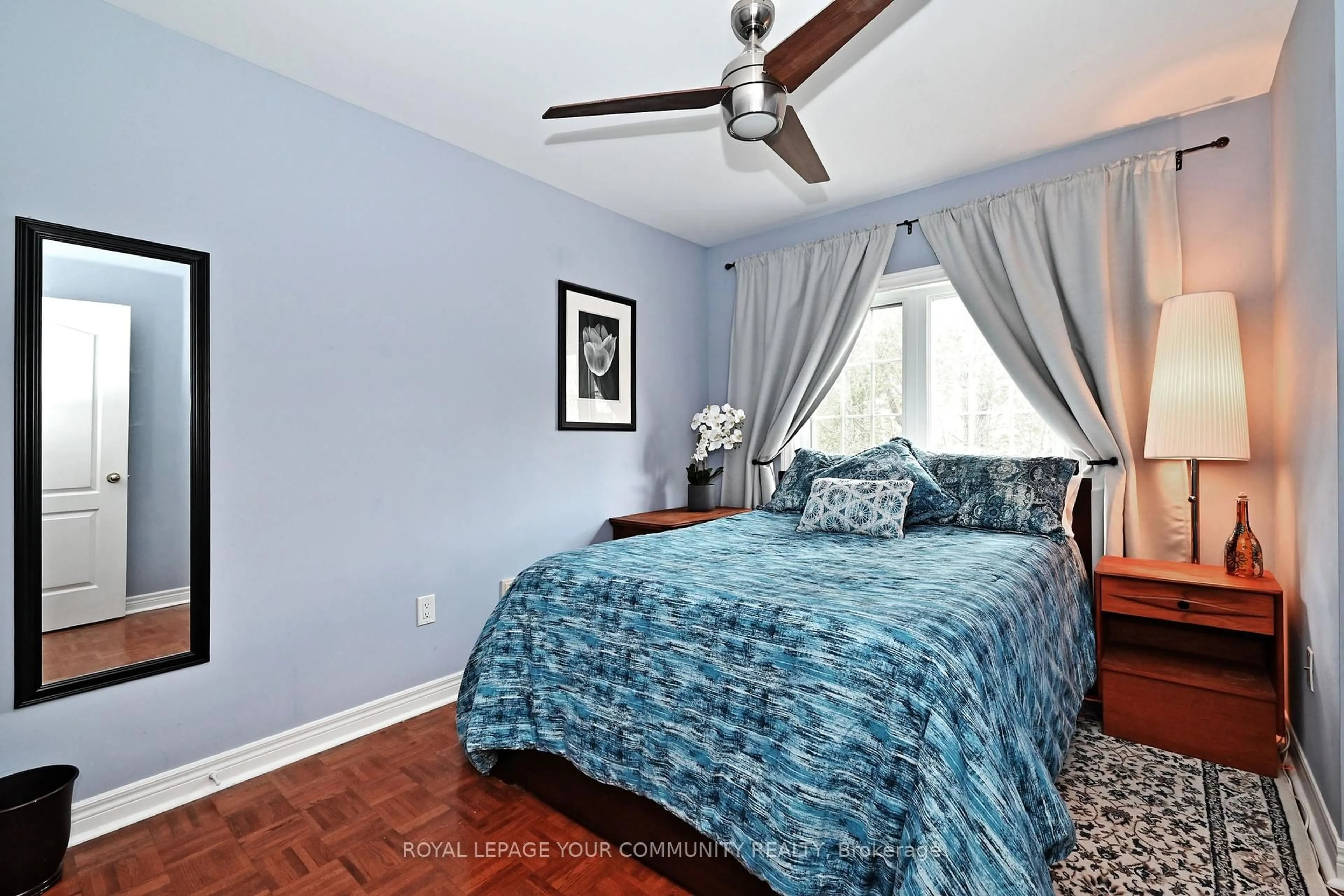 Bedroom with bed, unknown for 3 Senator Crt #18, Aurora Ontario L4G 7P2