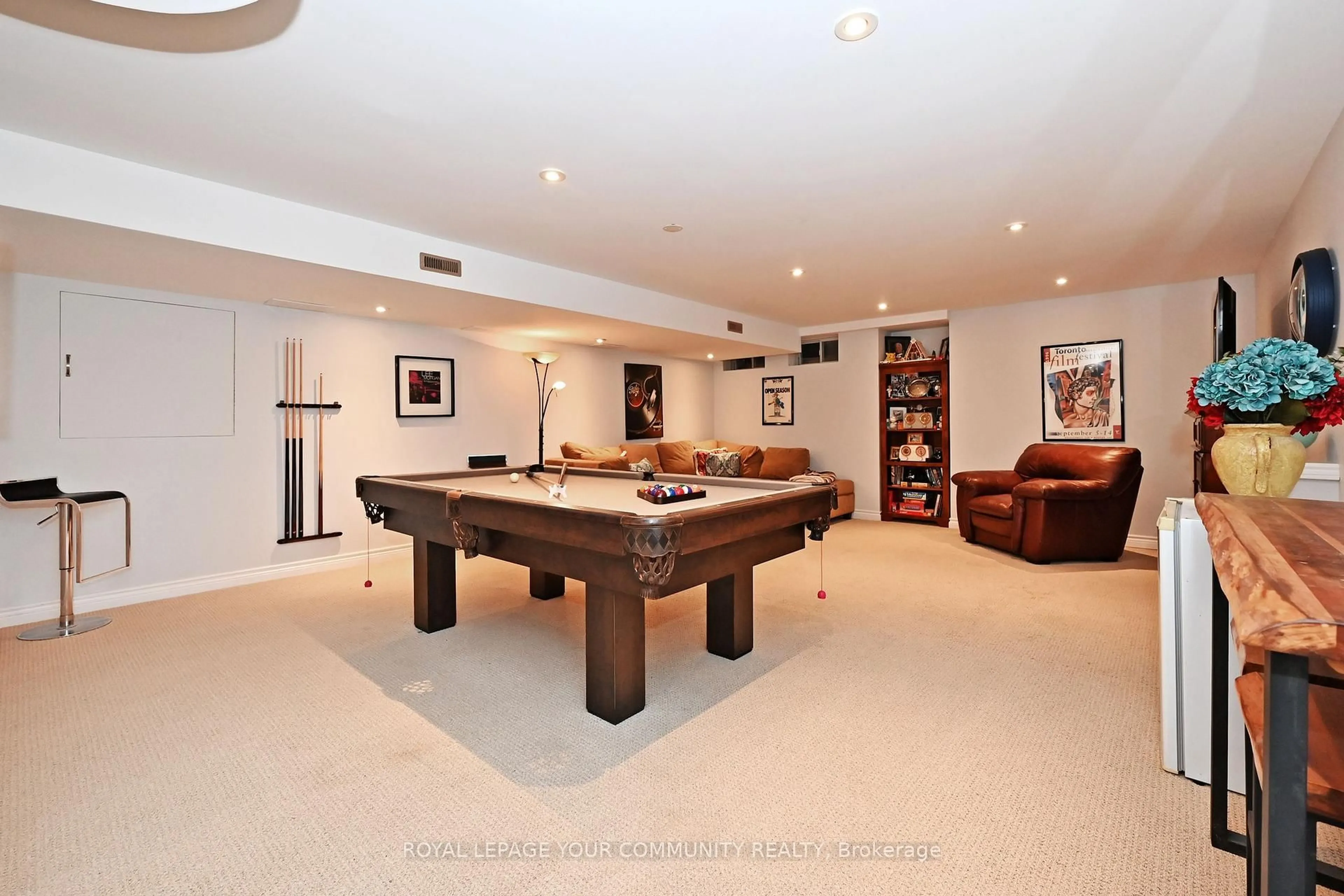Pool for 3 Senator Crt #18, Aurora Ontario L4G 7P2