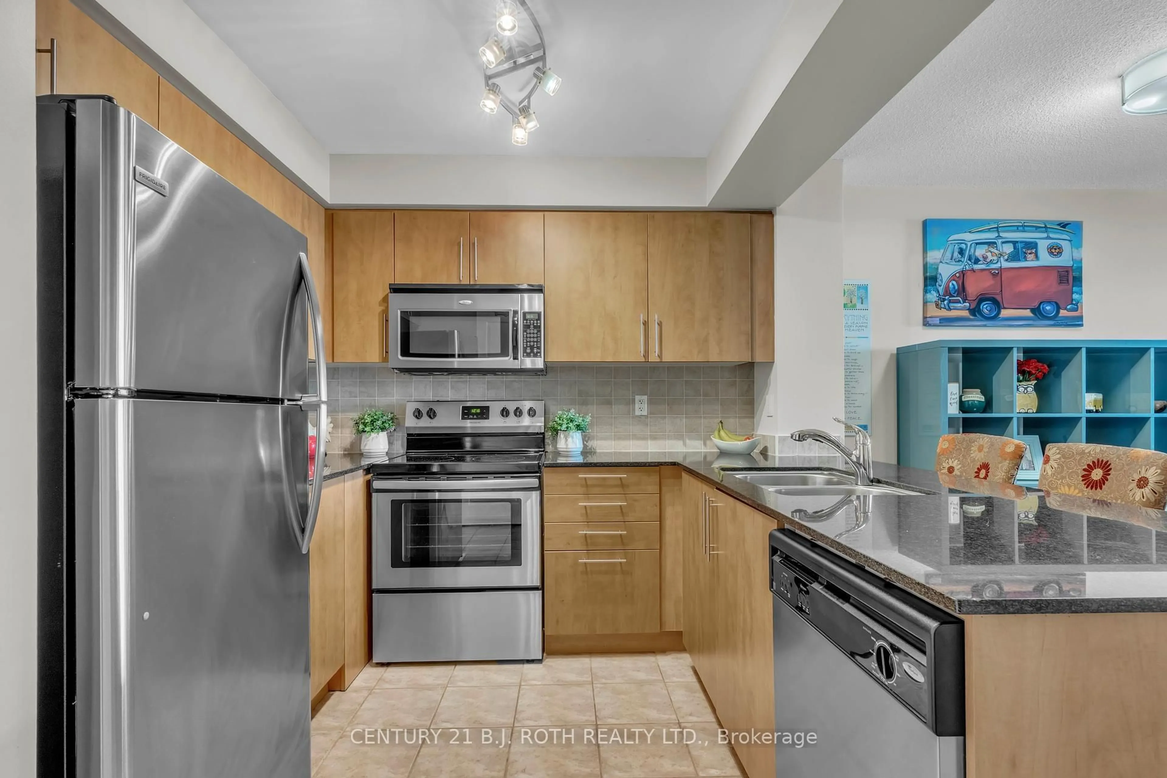 Standard kitchen, unknown for 350 Red Maple Rd #1202, Richmond Hill Ontario L4C 0T5