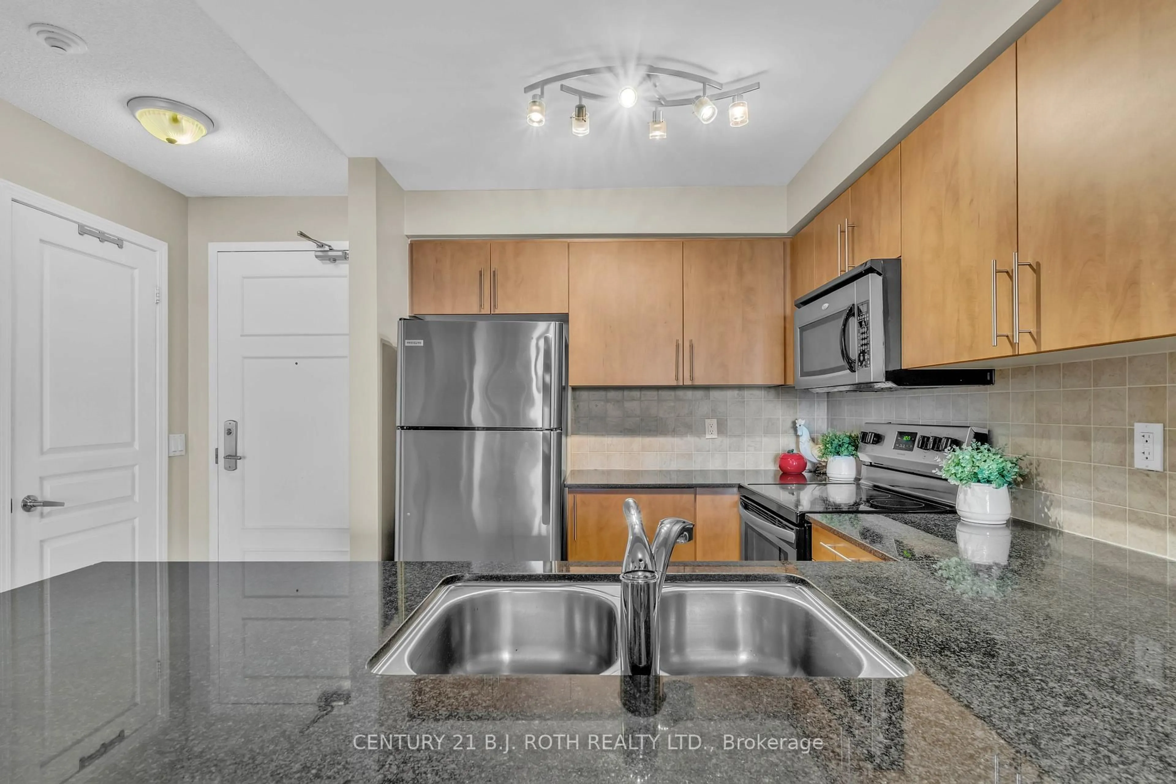 Standard kitchen, unknown for 350 Red Maple Rd #1202, Richmond Hill Ontario L4C 0T5