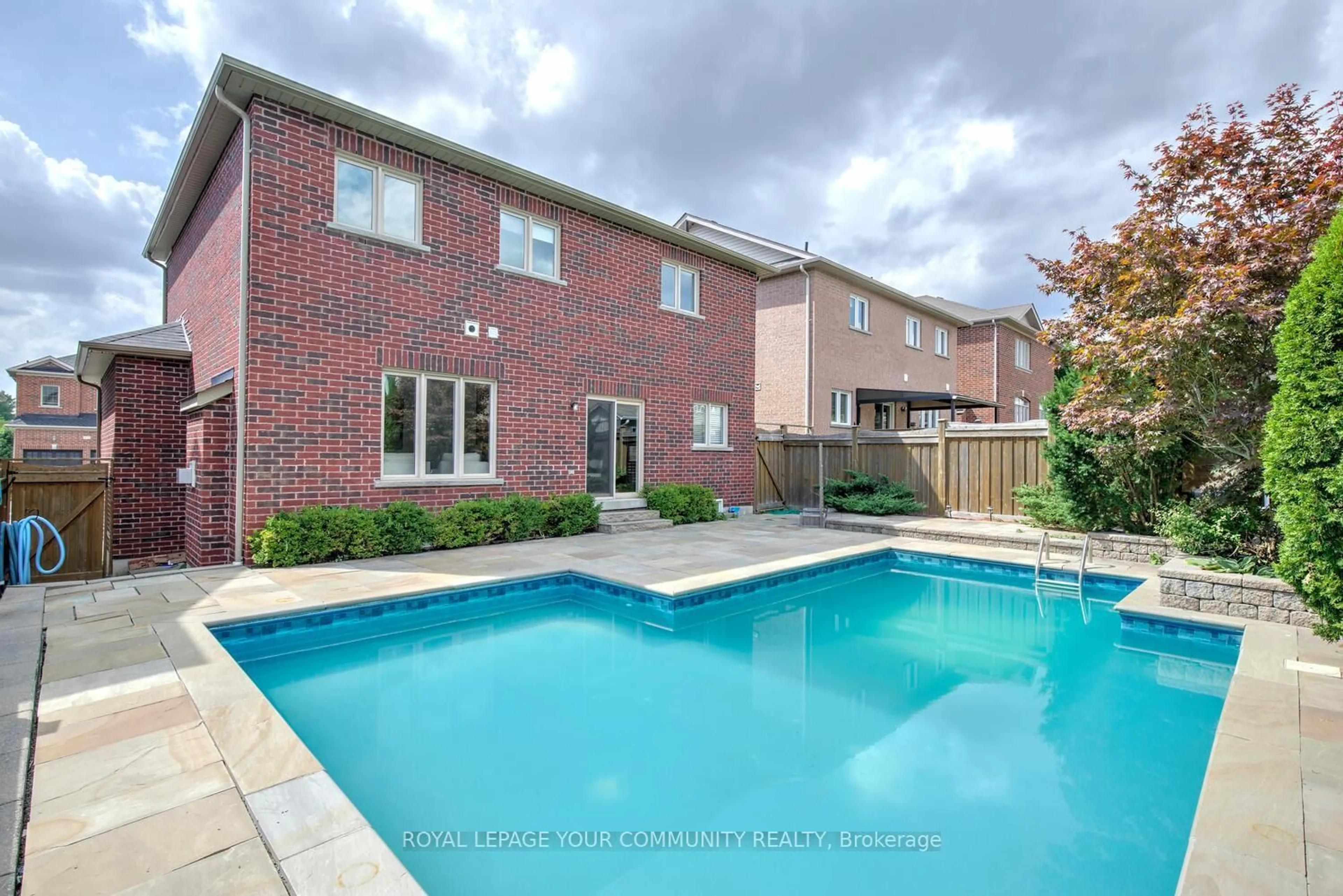 Pool for 434 Gilpin Dr, Newmarket Ontario L3X 3K4