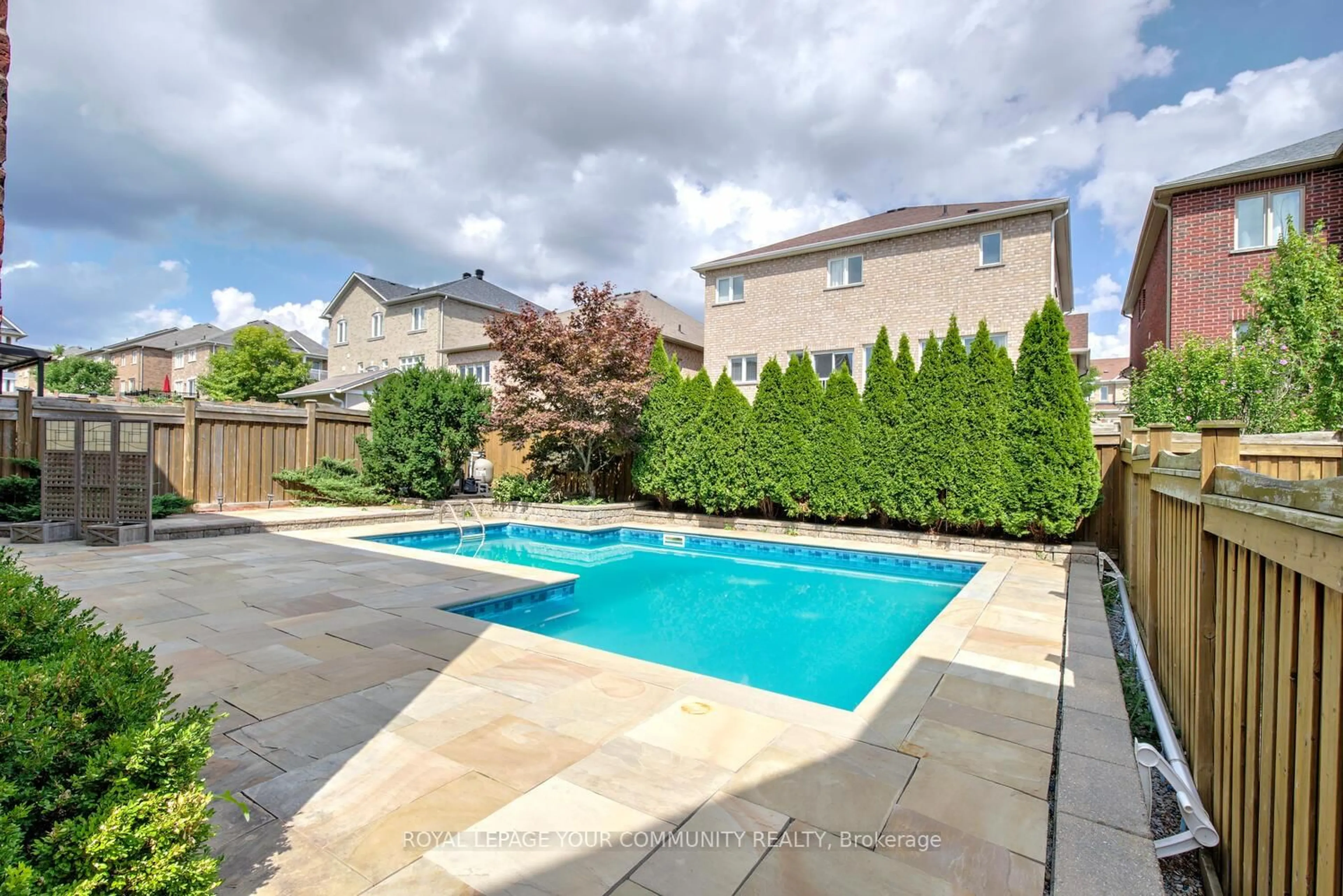 Pool for 434 Gilpin Dr, Newmarket Ontario L3X 3K4