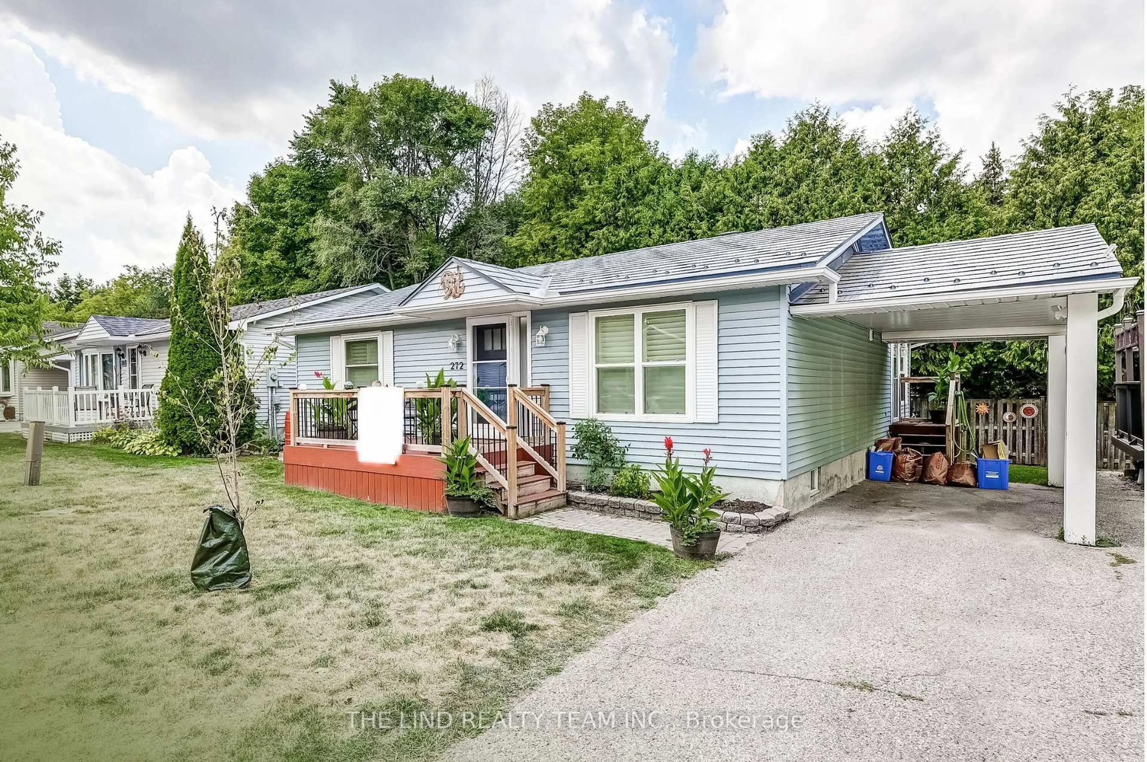 Home with vinyl exterior material, street for 272 Jeff Smith Crt, Newmarket Ontario L3Y 8C5