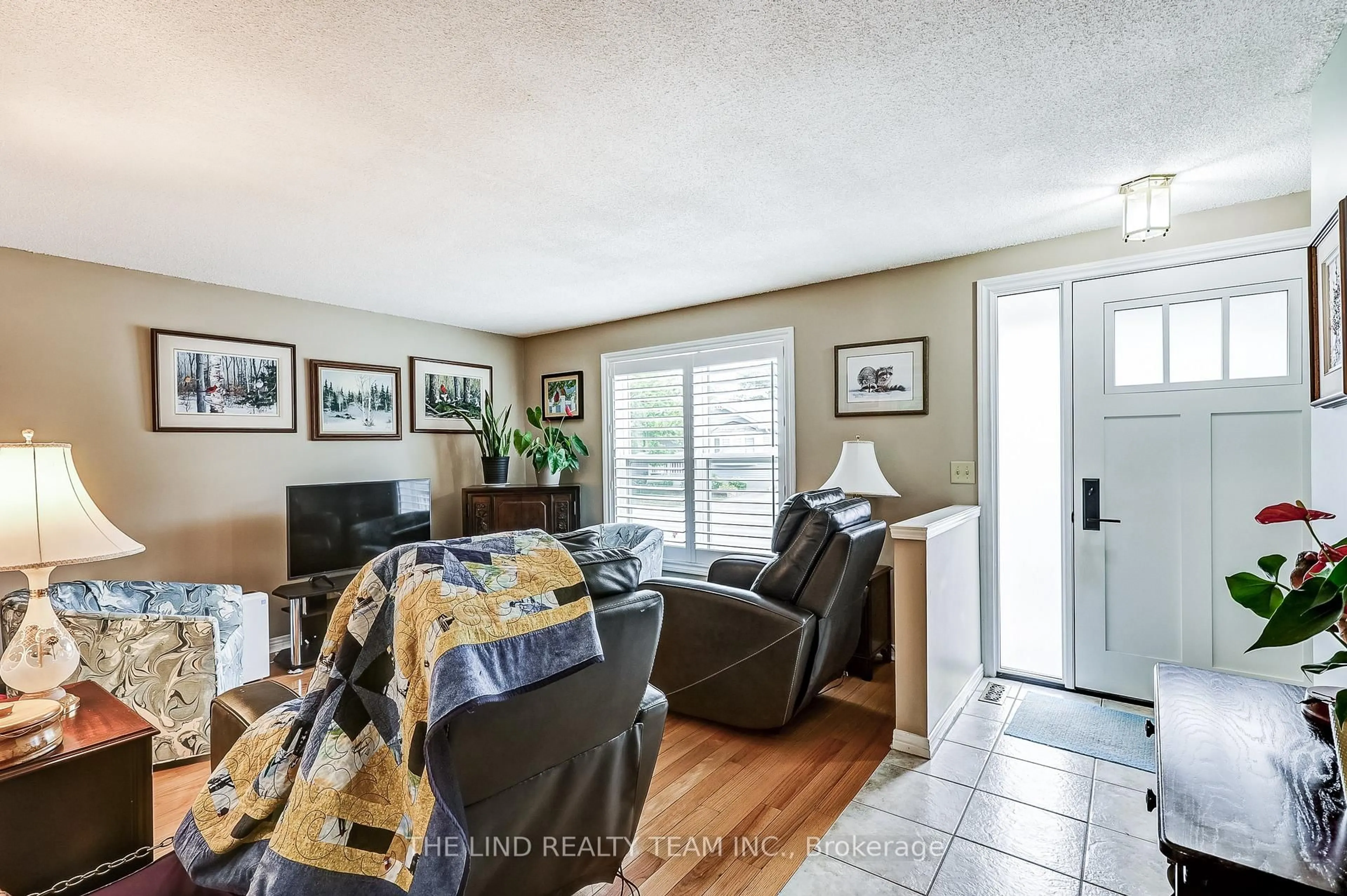 Living room with furniture, unknown for 272 Jeff Smith Crt, Newmarket Ontario L3Y 8C5