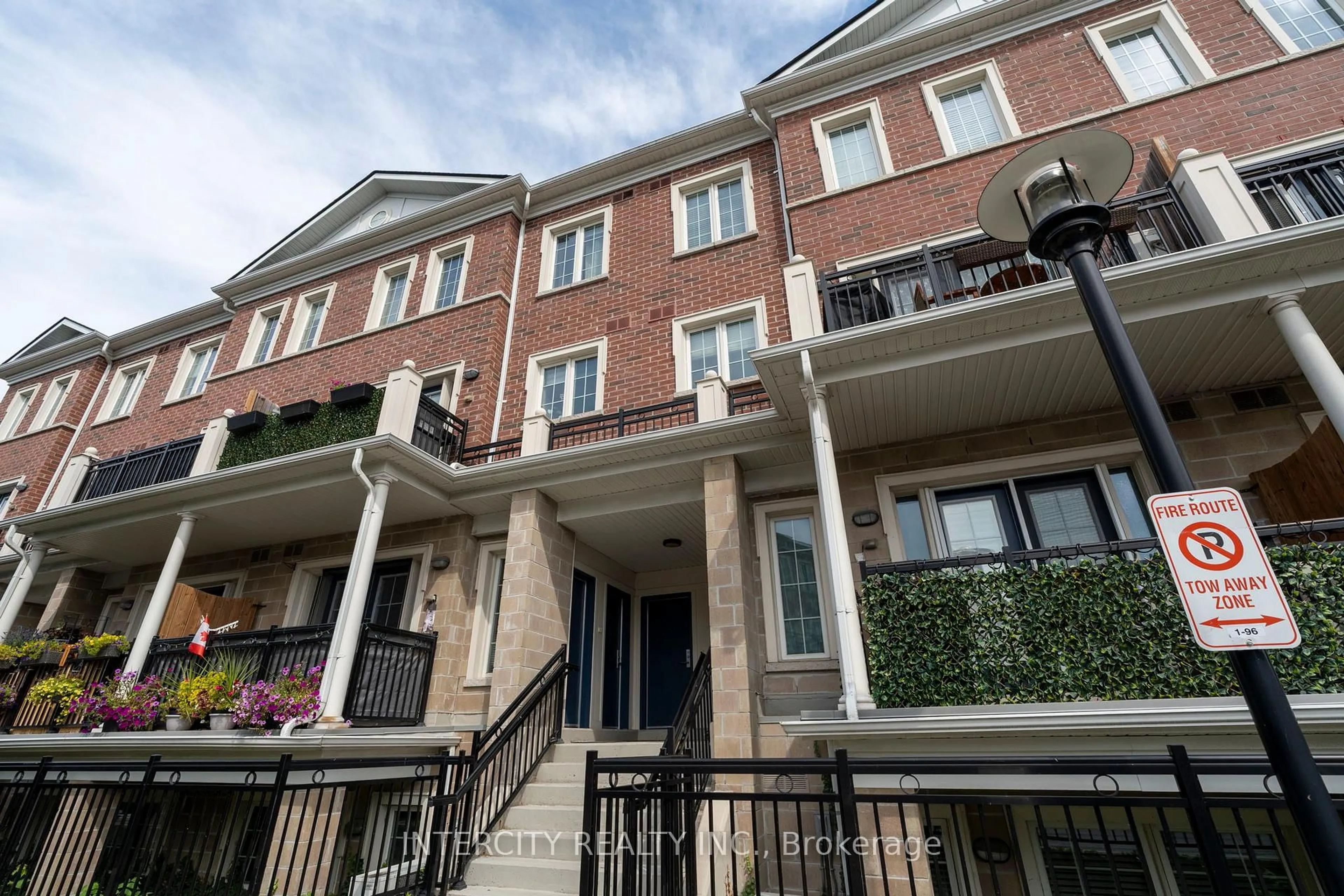 Patio, street for 26 Bruce St #E-16, Vaughan Ontario L4L 0H4