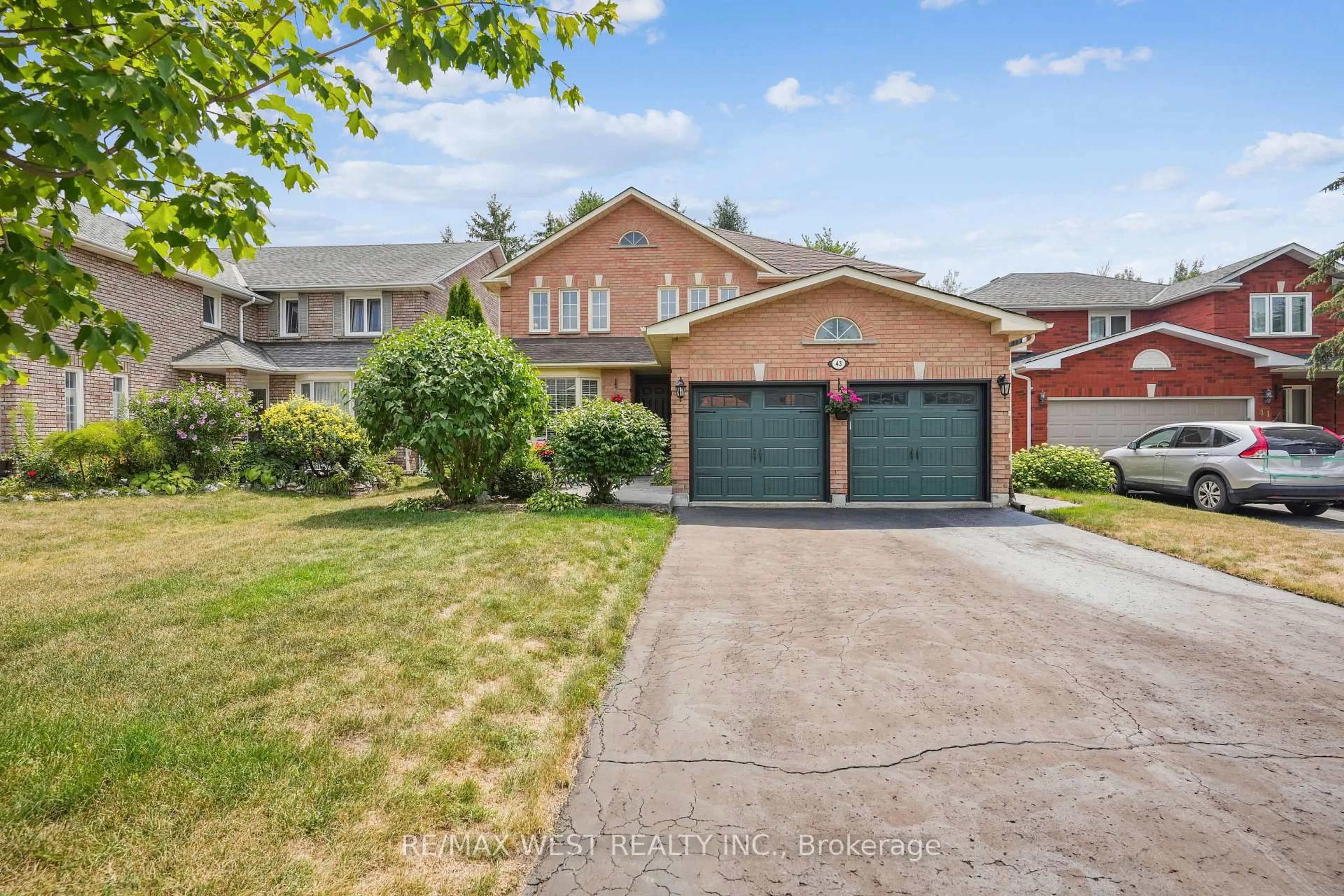 Home with brick exterior material, street for 43 Summitcrest Dr, Richmond Hill Ontario L4S 1A7