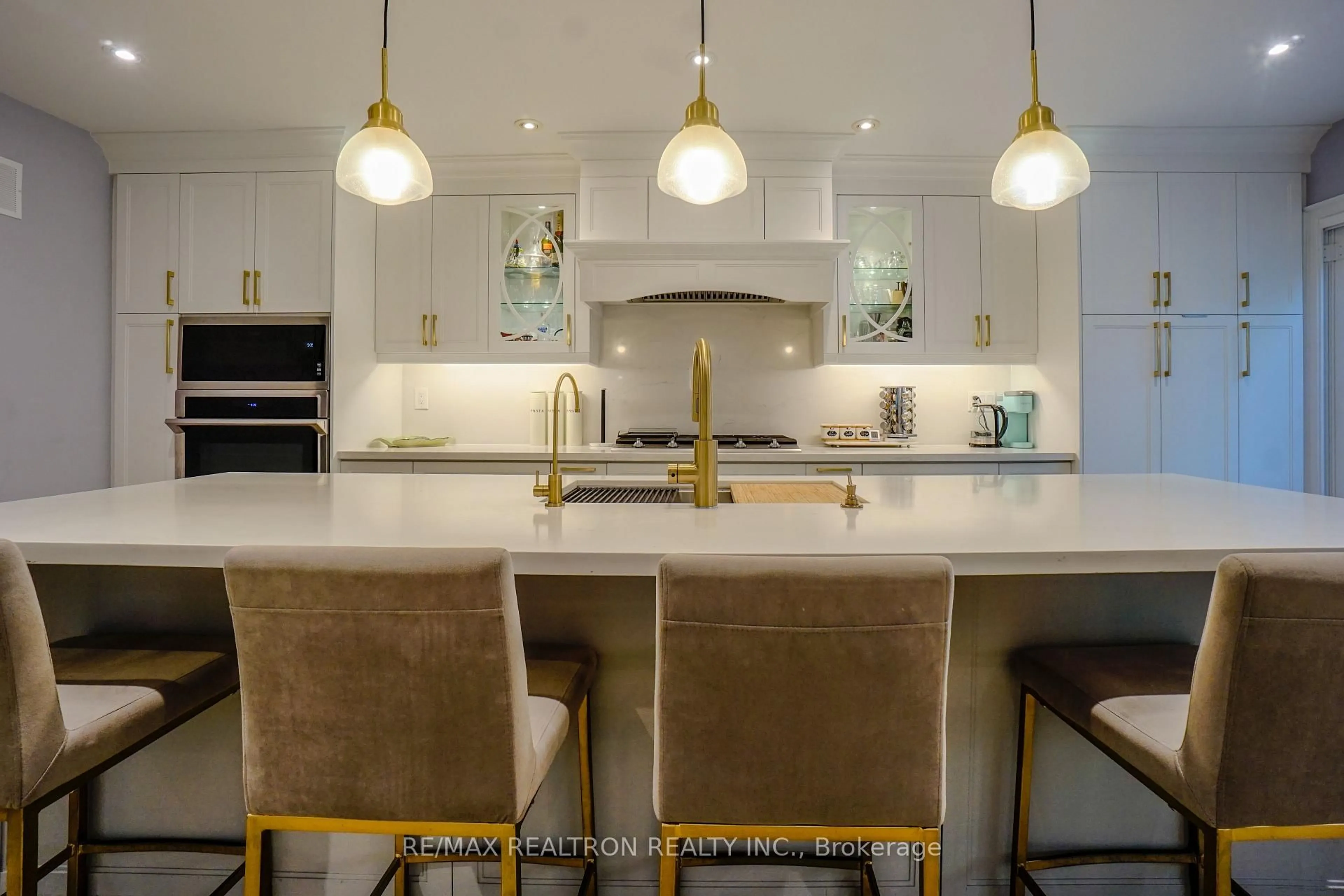 Contemporary kitchen, ceramic/tile floor for 206 Carlton Rd, Markham Ontario L3R 3L8