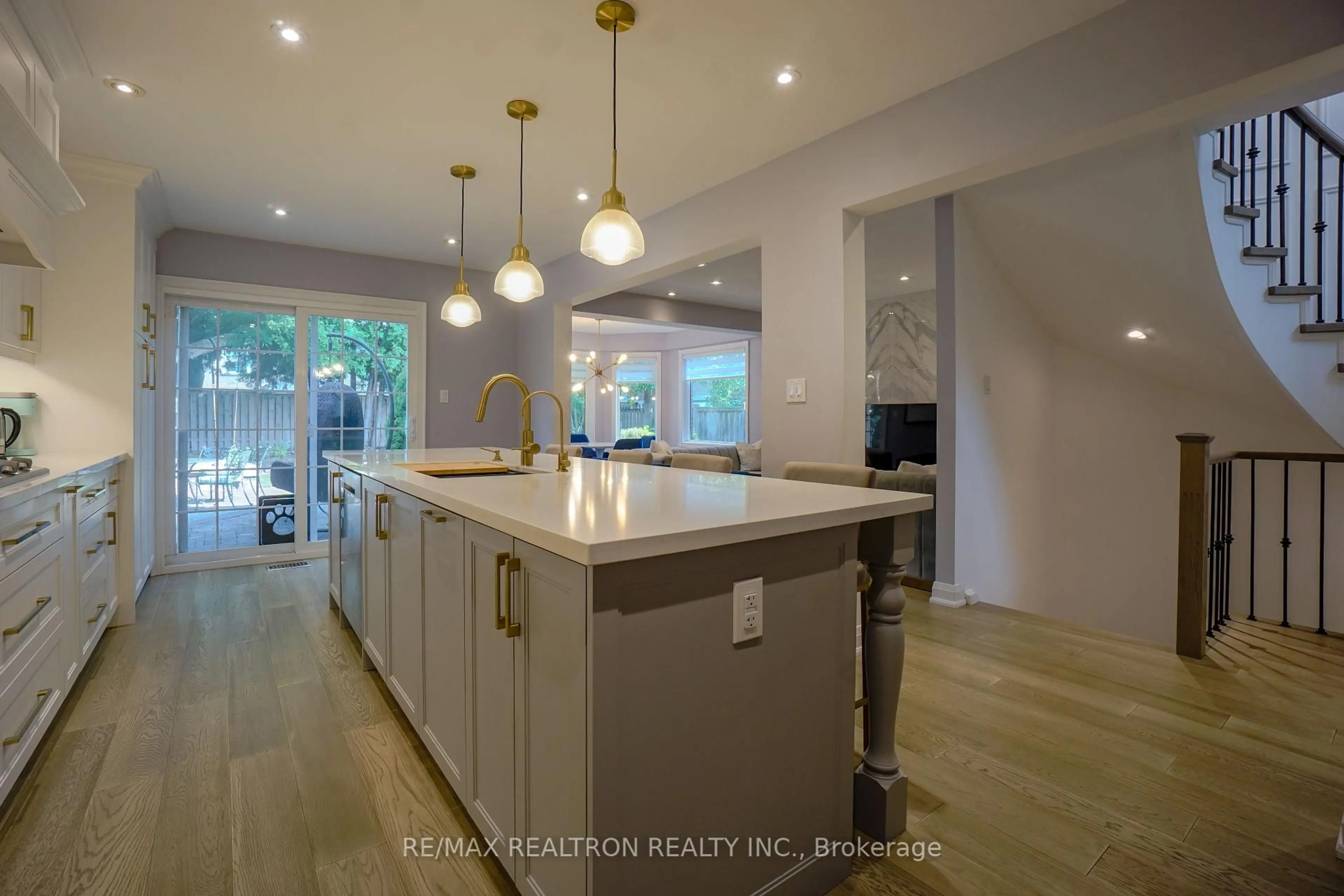 Open concept kitchen, unknown for 206 Carlton Rd, Markham Ontario L3R 3L8