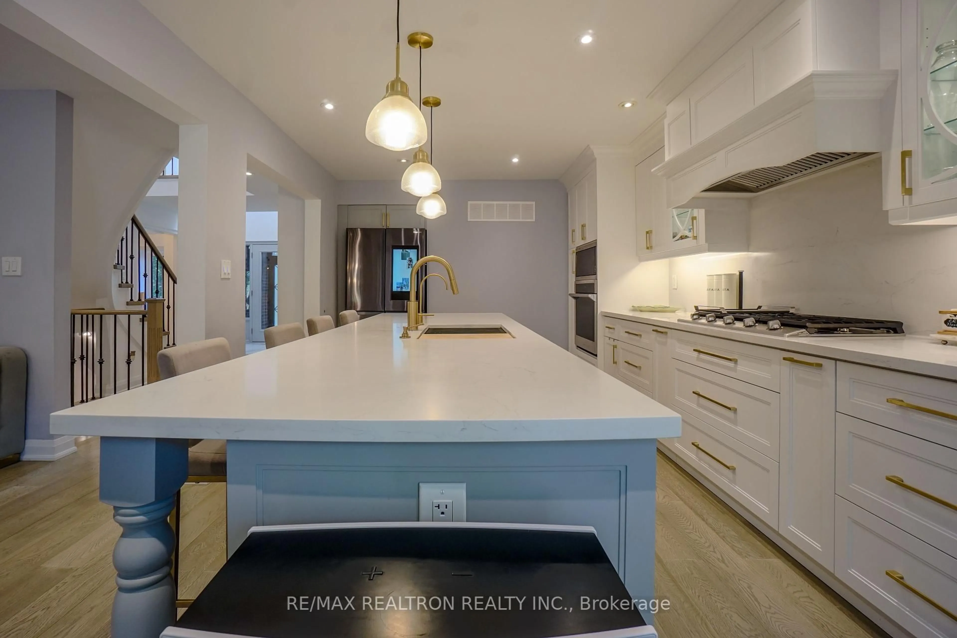 Open concept kitchen, ceramic/tile floor for 206 Carlton Rd, Markham Ontario L3R 3L8