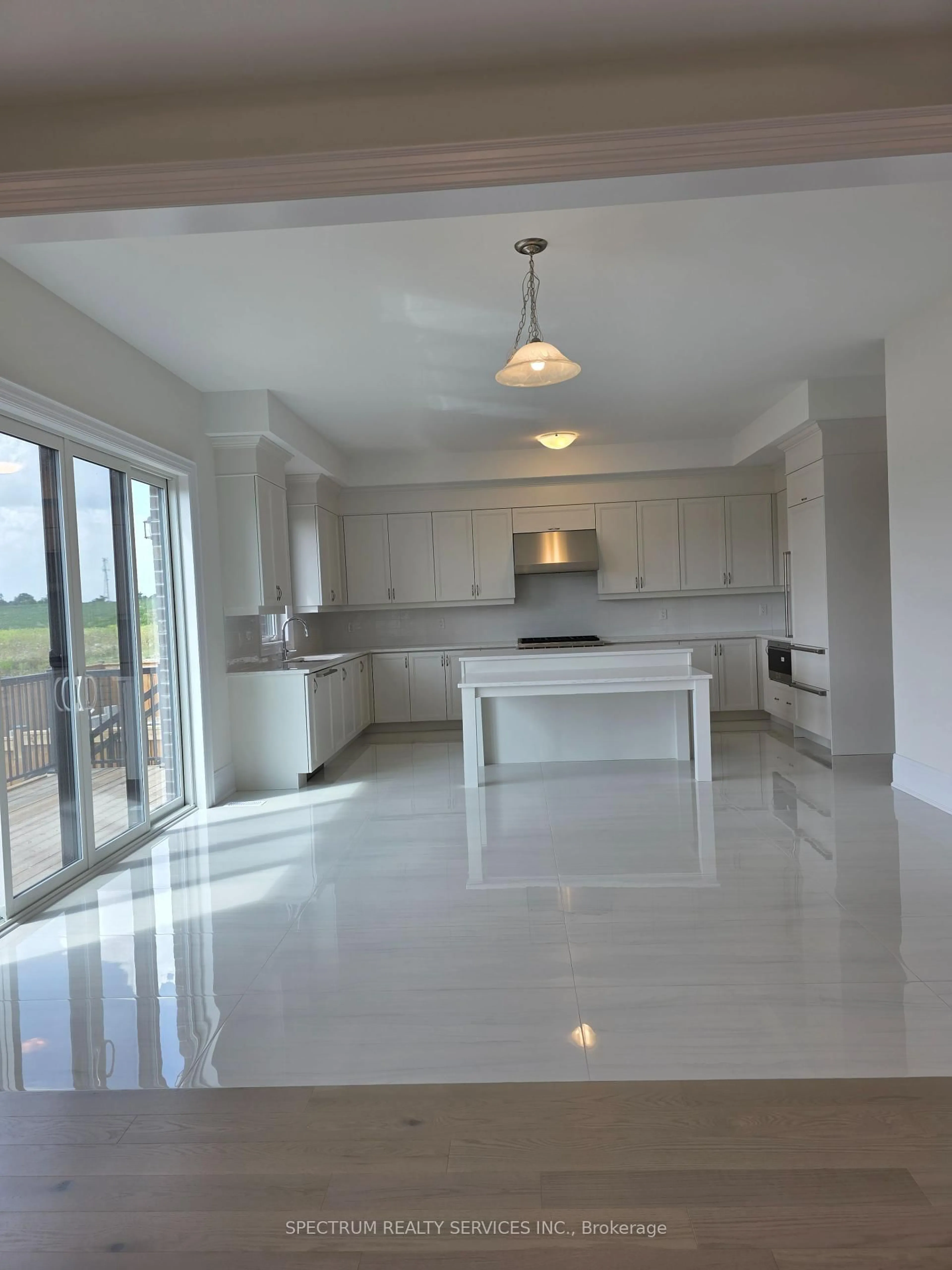 Open concept kitchen, ceramic/tile floor for 32 Seraville St, Vaughan Ontario L3L 0H1