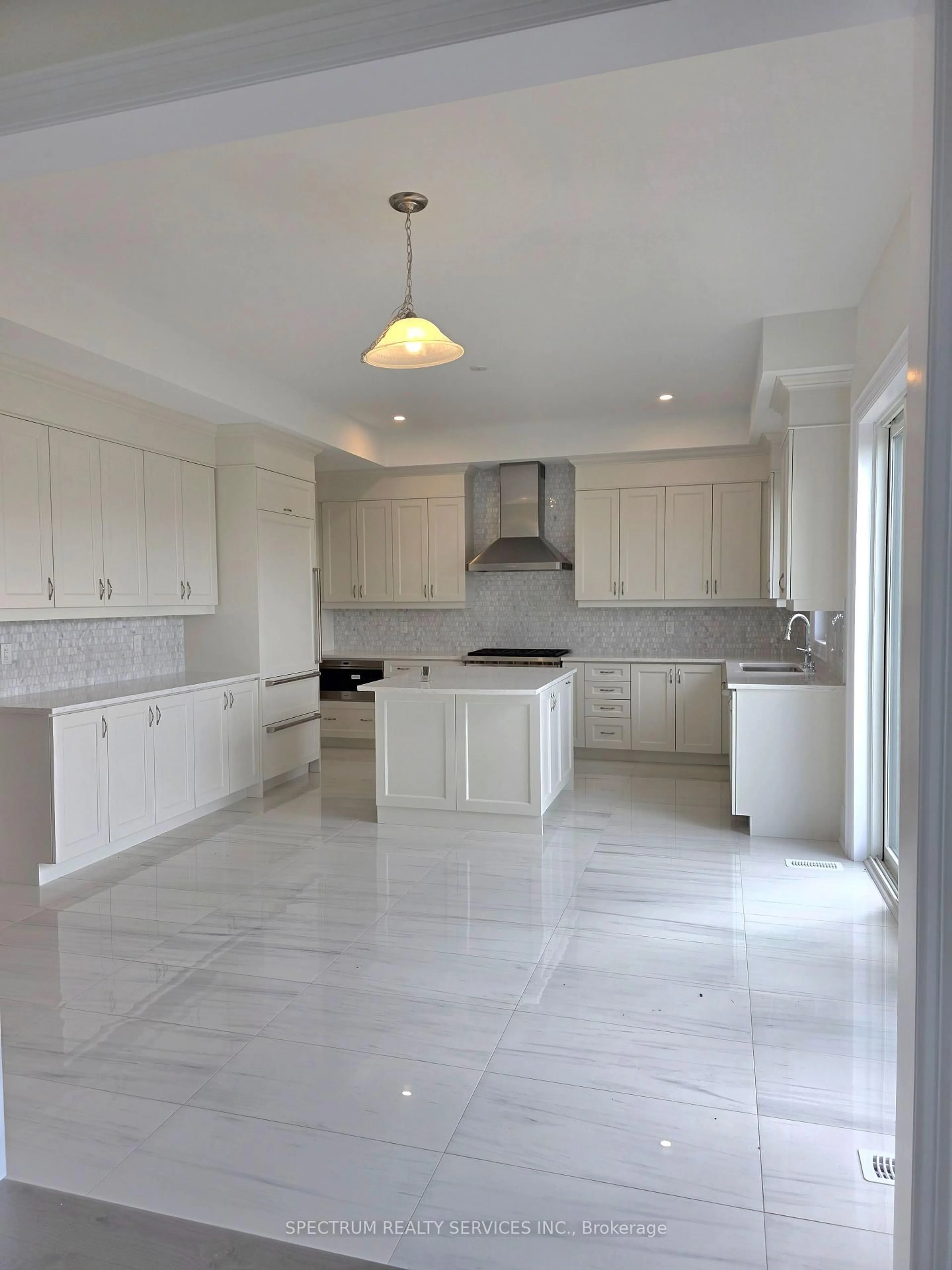 Open concept kitchen, ceramic/tile floor for 24 Seraville St, Vaughan Ontario L3L 0H1