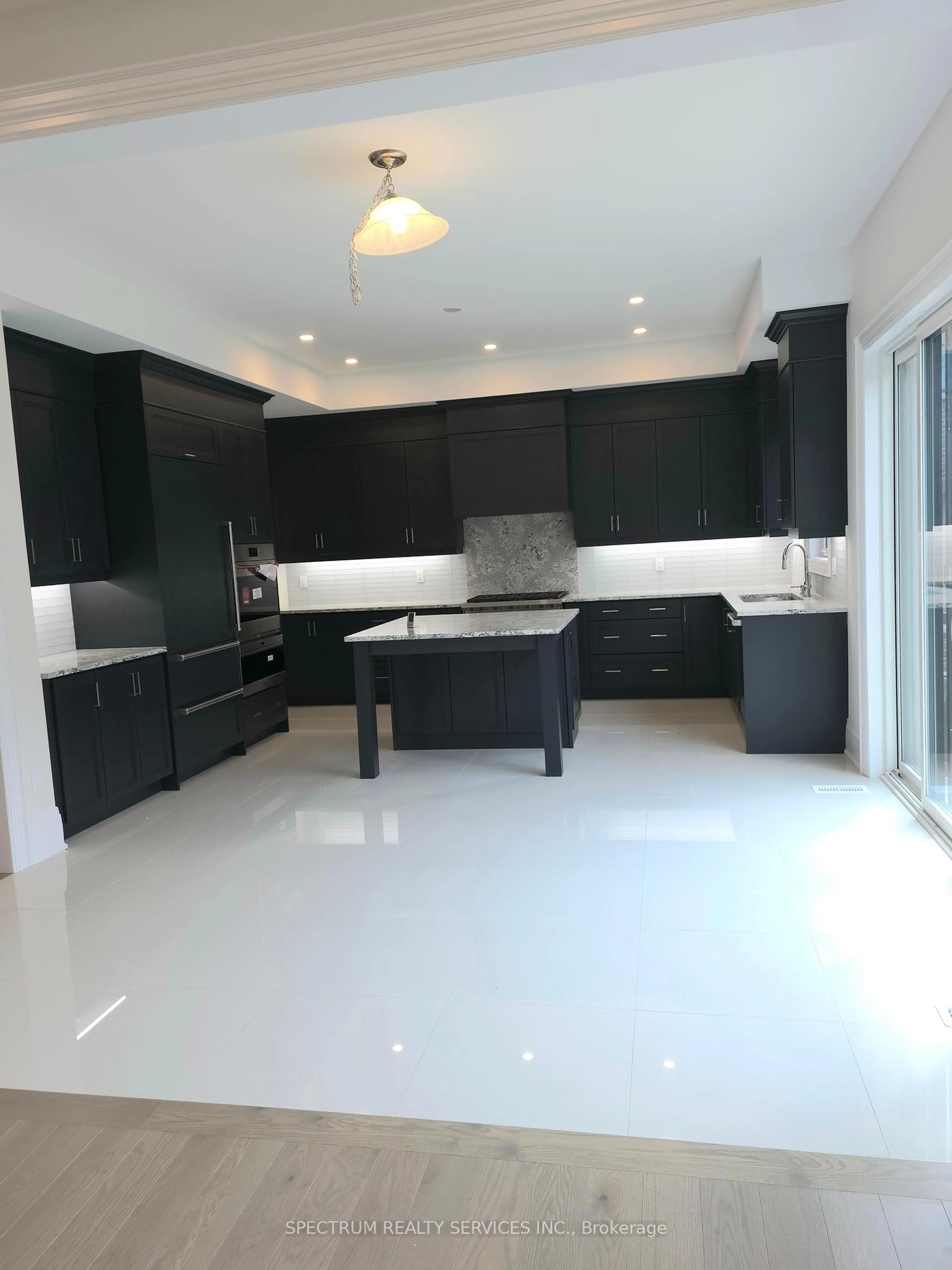 Contemporary kitchen, ceramic/tile floor for 10 Adario Cres, Vaughan Ontario L3L 0G3