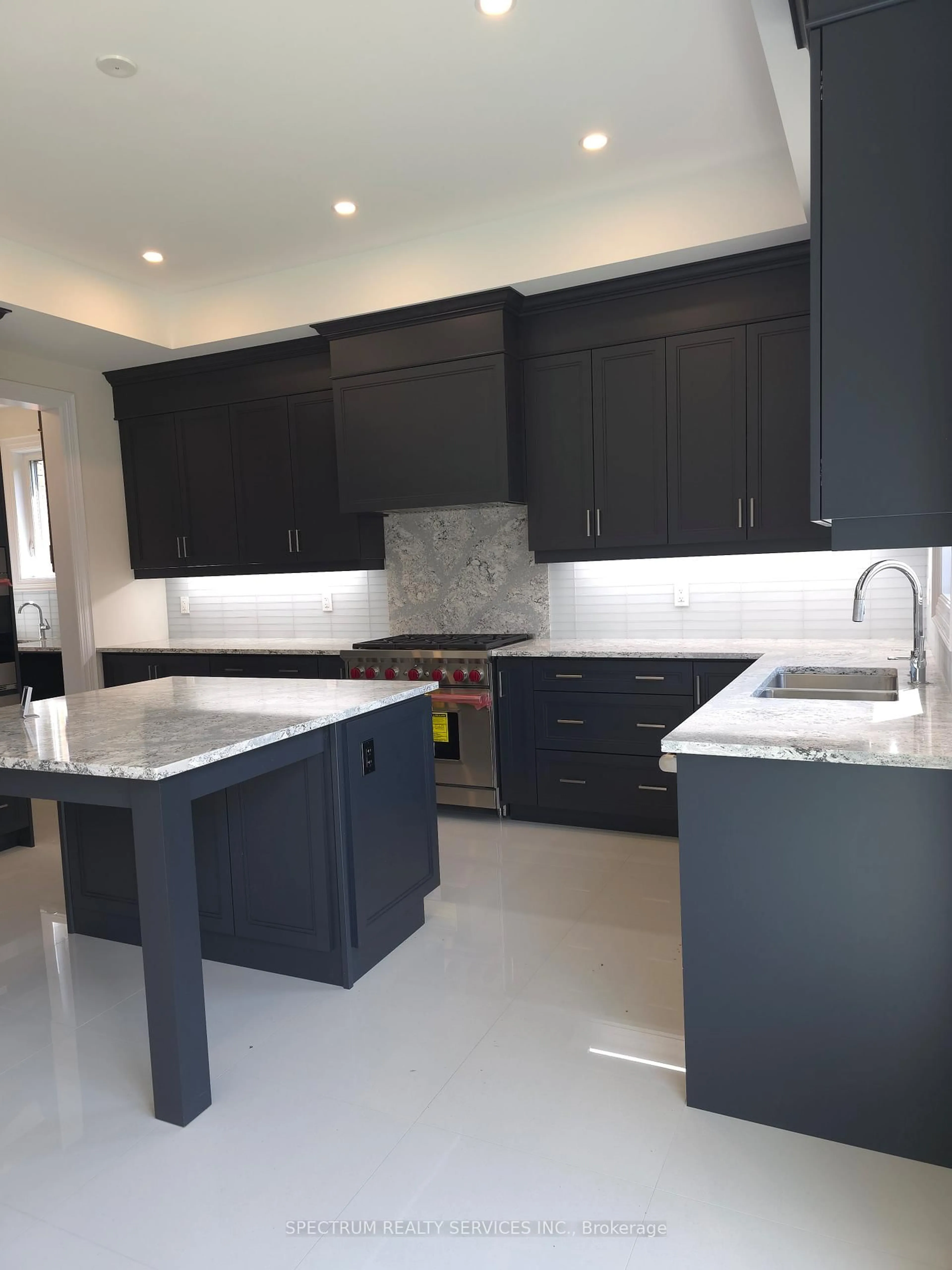 Contemporary kitchen, ceramic/tile floor for 10 Adario Cres, Vaughan Ontario L3L 0G3