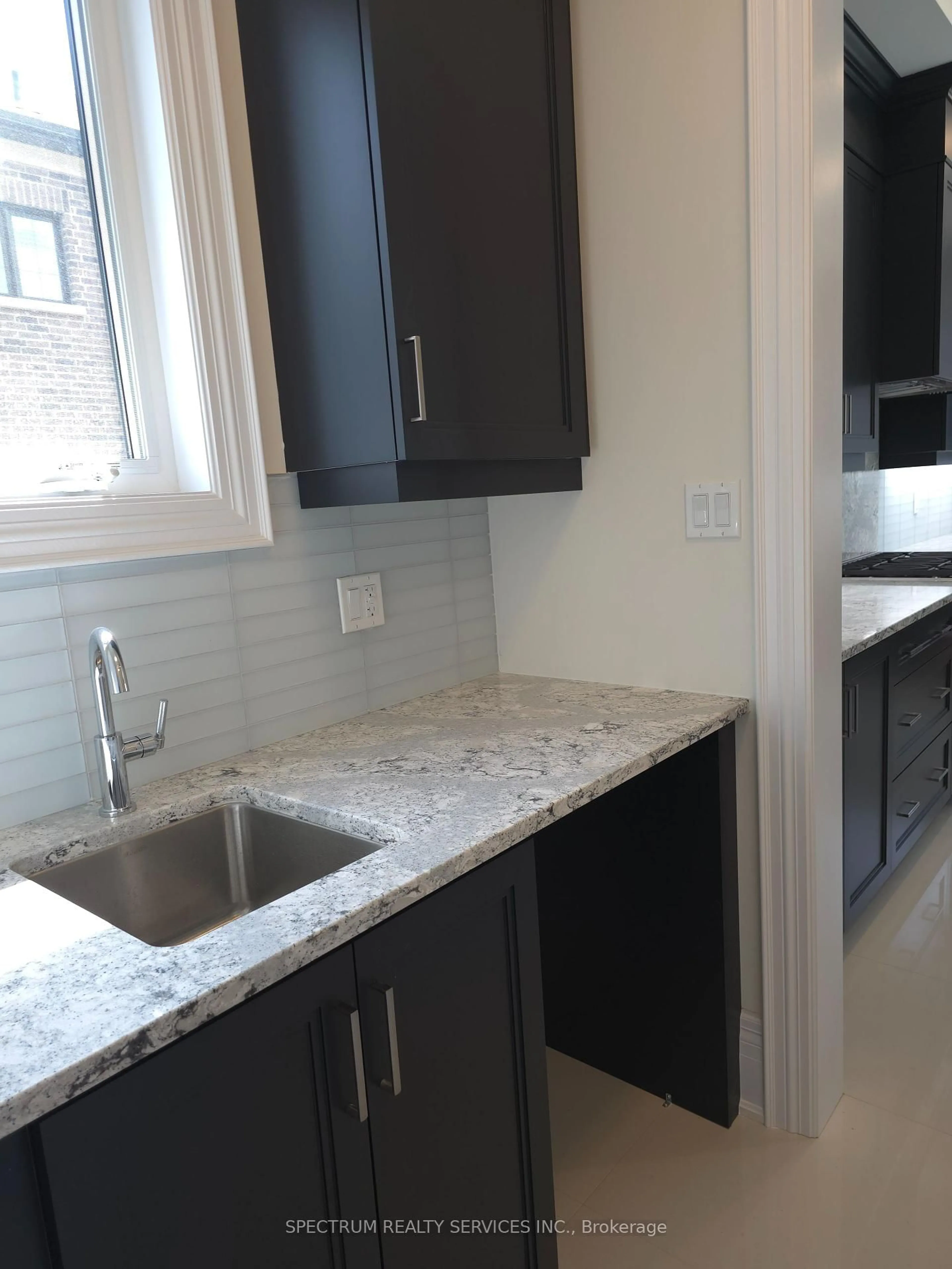 Standard kitchen, ceramic/tile floor for 10 Adario Cres, Vaughan Ontario L3L 0G3