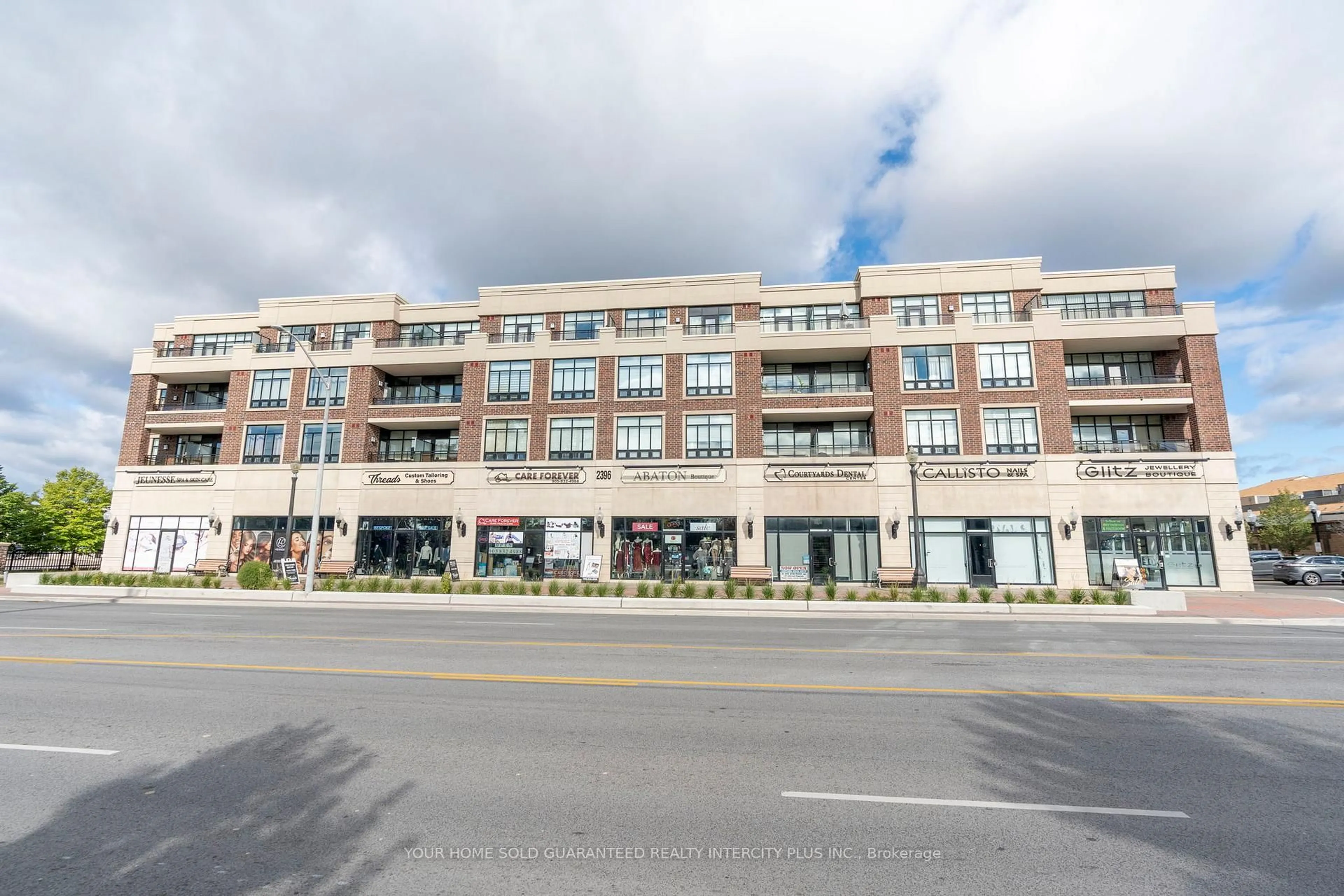 Blurry image for 2396 Major MacKenzie Dr #310, Vaughan Ontario L6A 4Y1