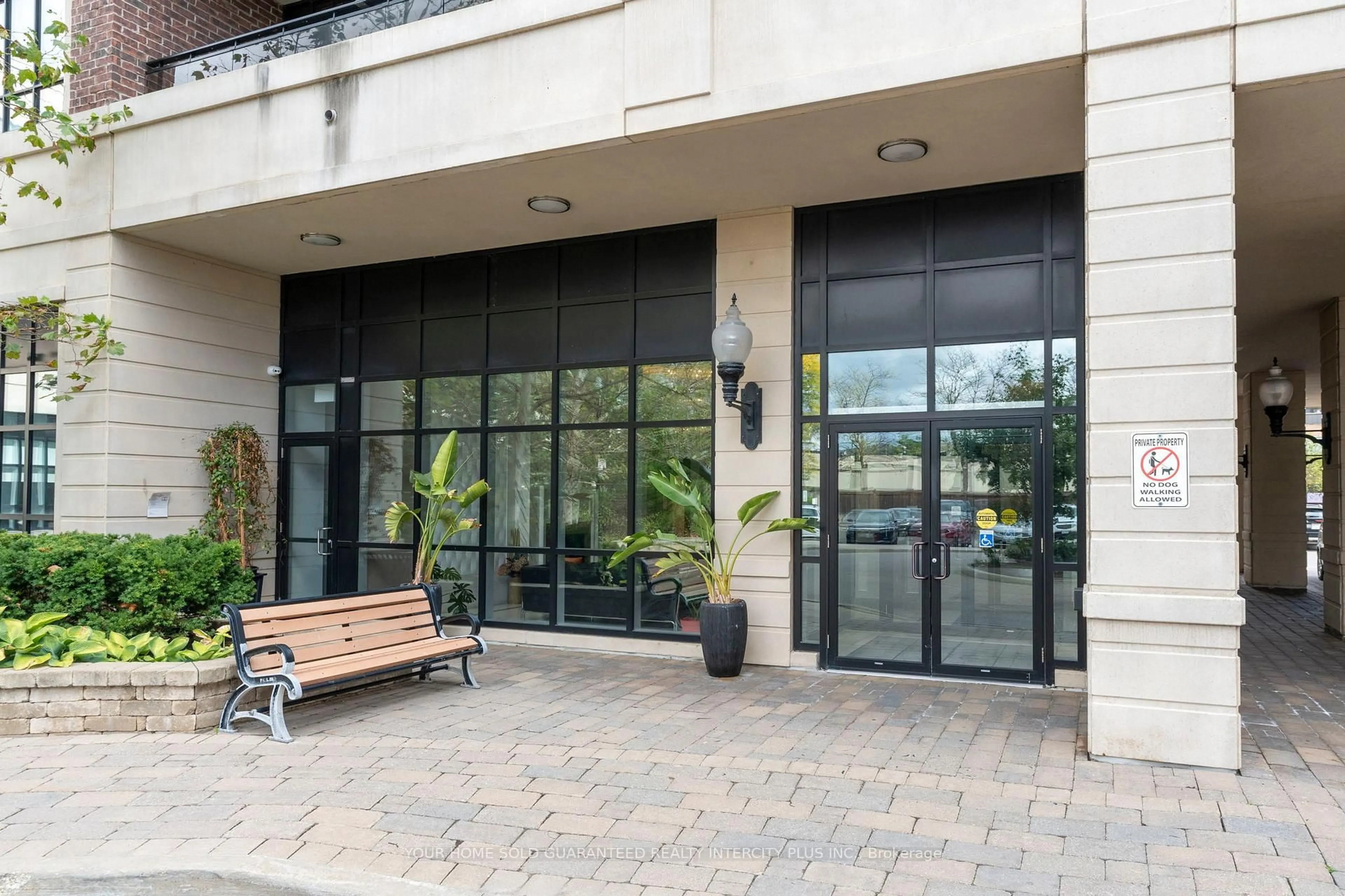 Patio, building for 2396 Major MacKenzie Dr #310, Vaughan Ontario L6A 4Y1