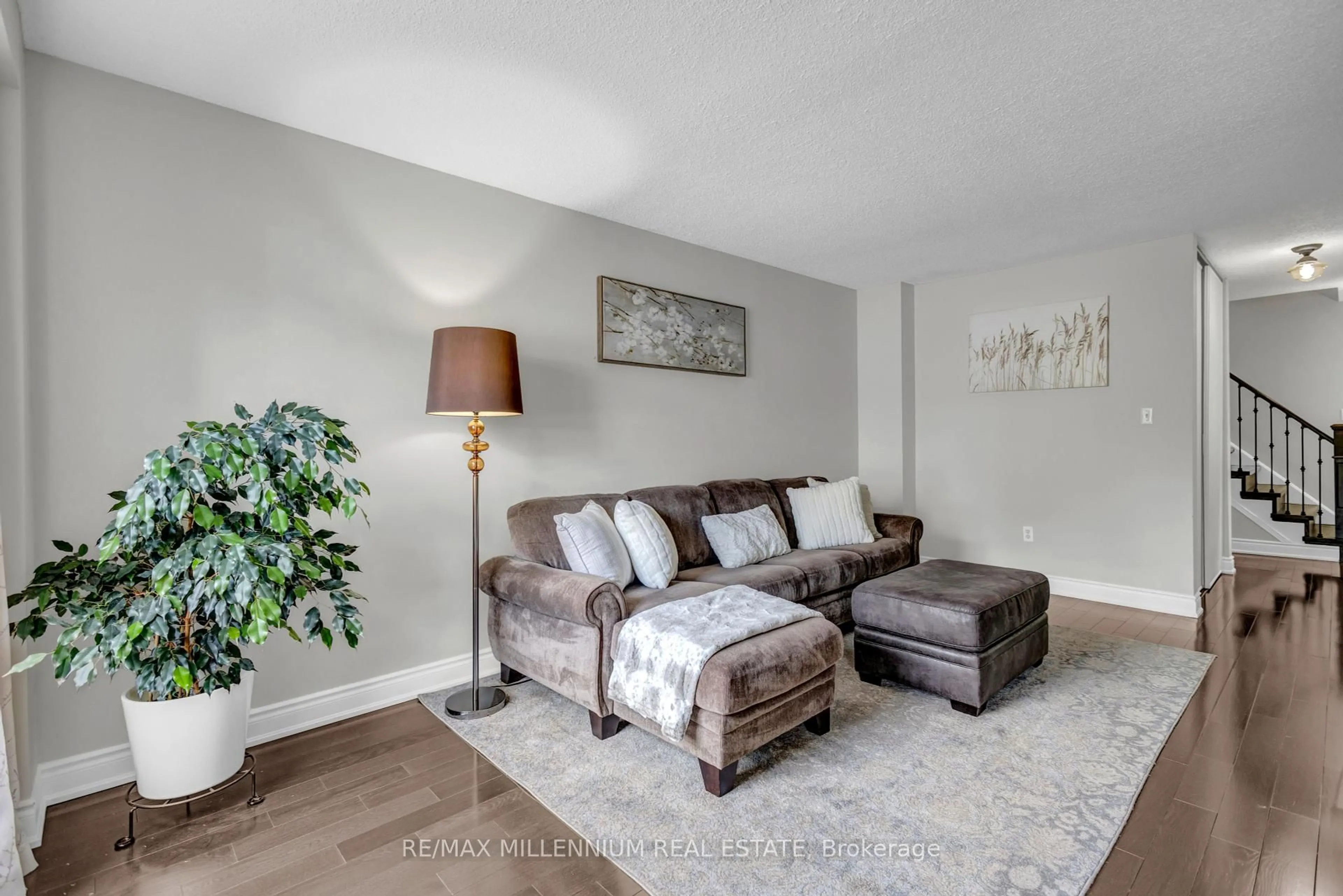 Living room with furniture, unknown for 302 Wilkes Crt #24, Aurora Ontario L4G 6G6