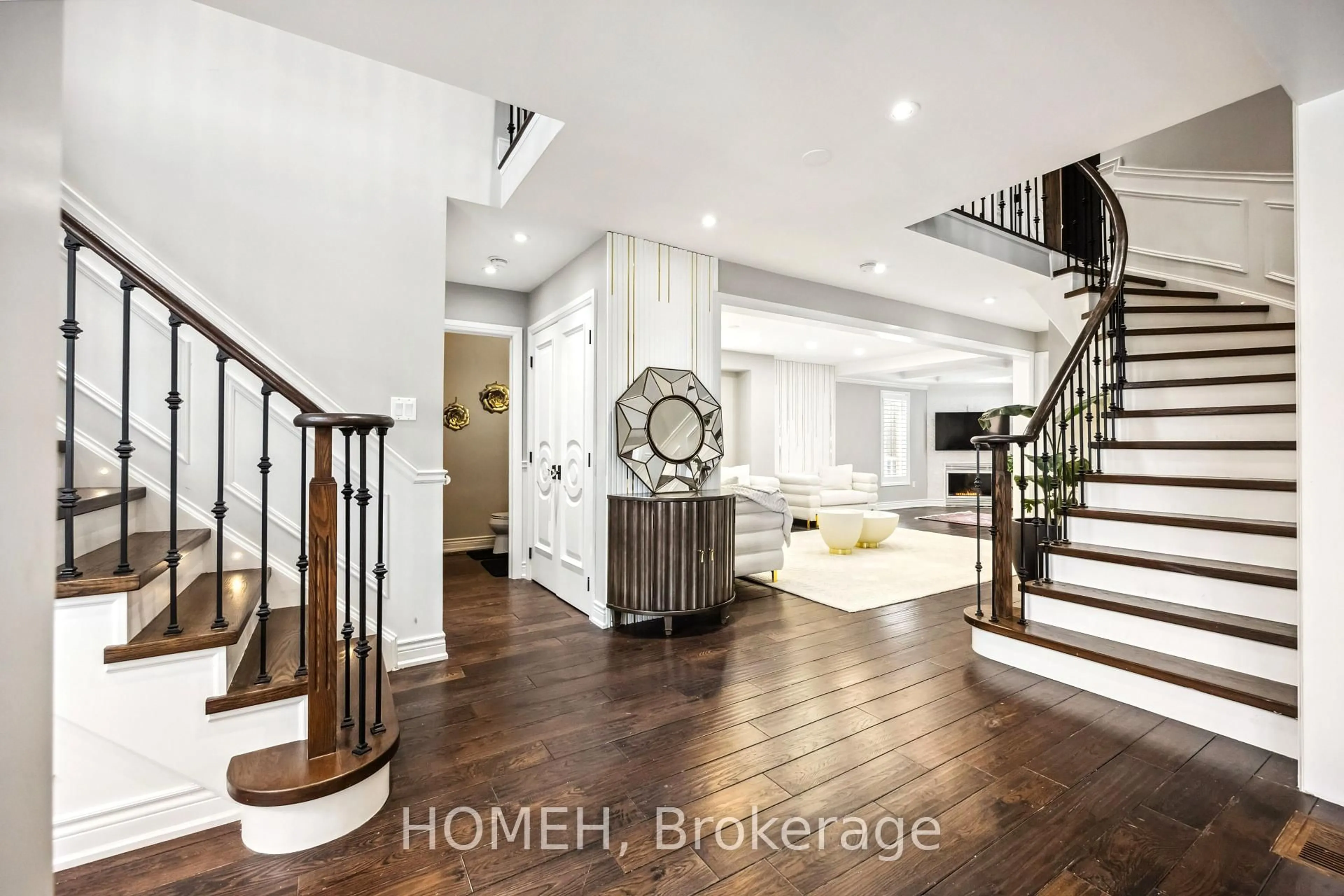 Indoor entryway for 11 Bonny Meadows Dr, Aurora Ontario L4G 6M6