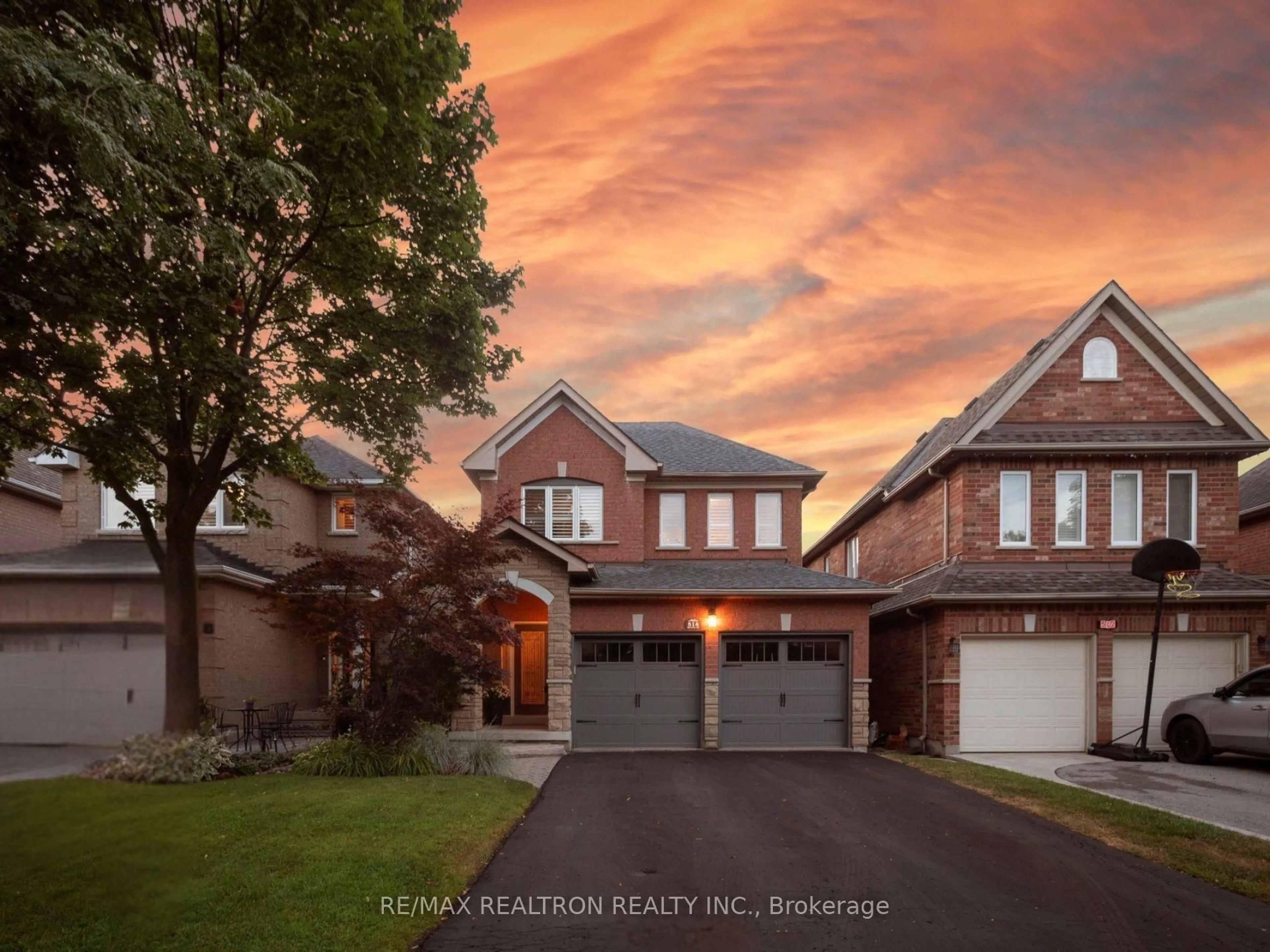 Home with brick exterior material, street for 514 Menczel Cres, Newmarket Ontario L3X 2P3
