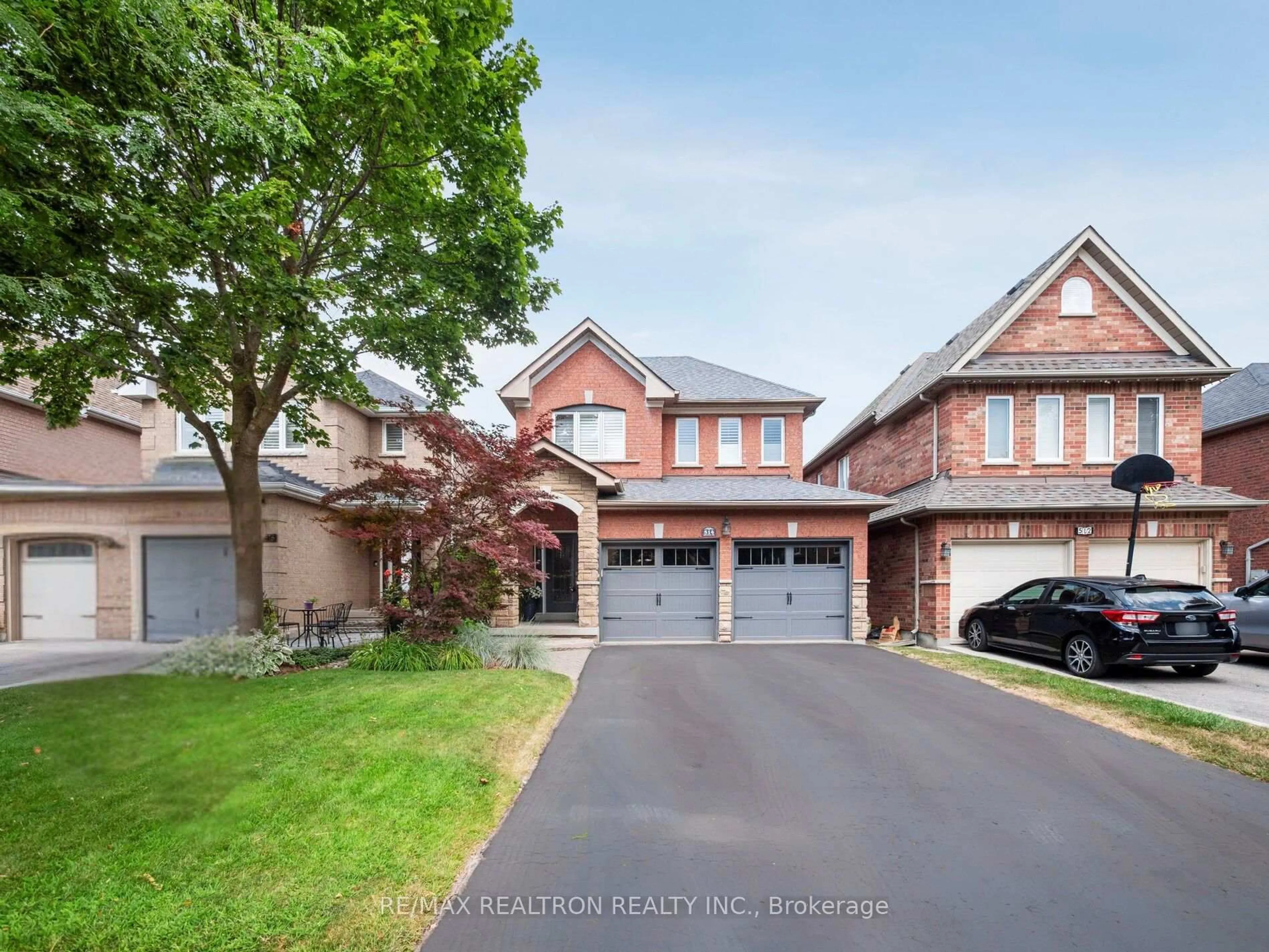 Home with brick exterior material, street for 514 Menczel Cres, Newmarket Ontario L3X 2P3