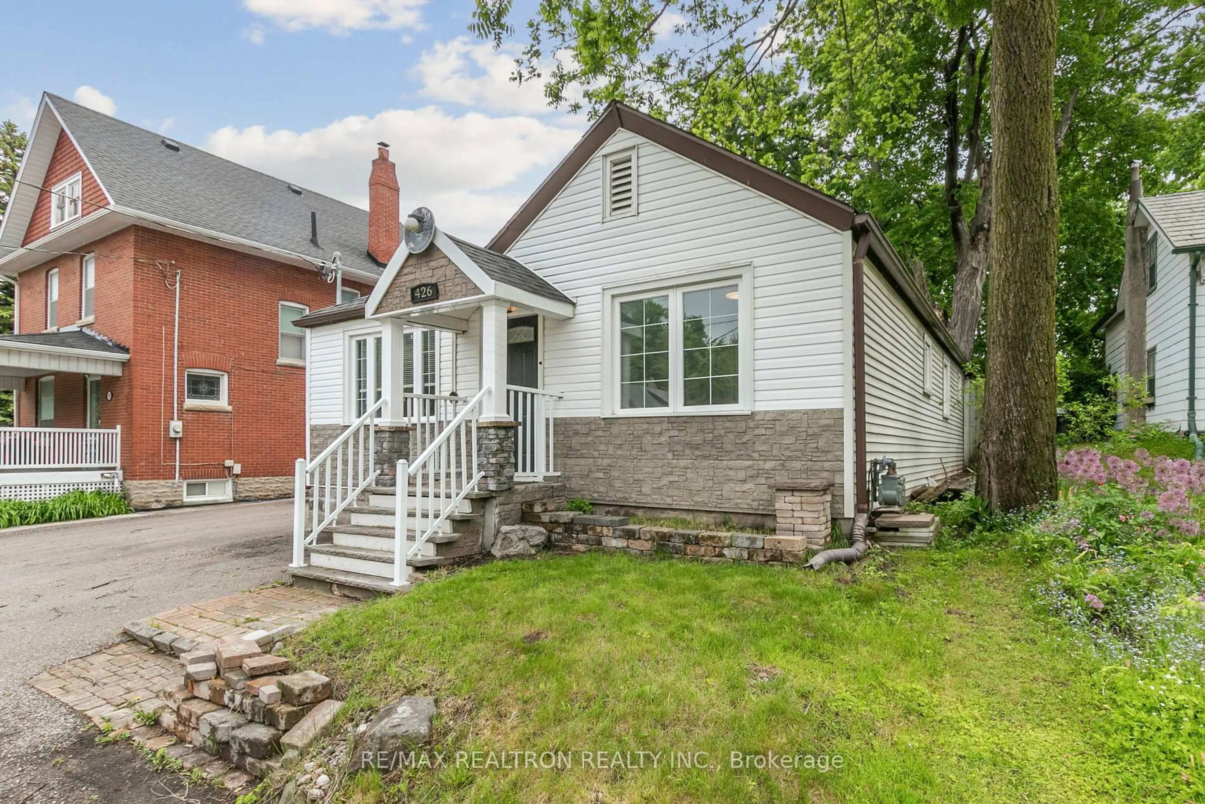 Home with brick exterior material, street for 426 Eagle St, Newmarket Ontario L3Y 1K6