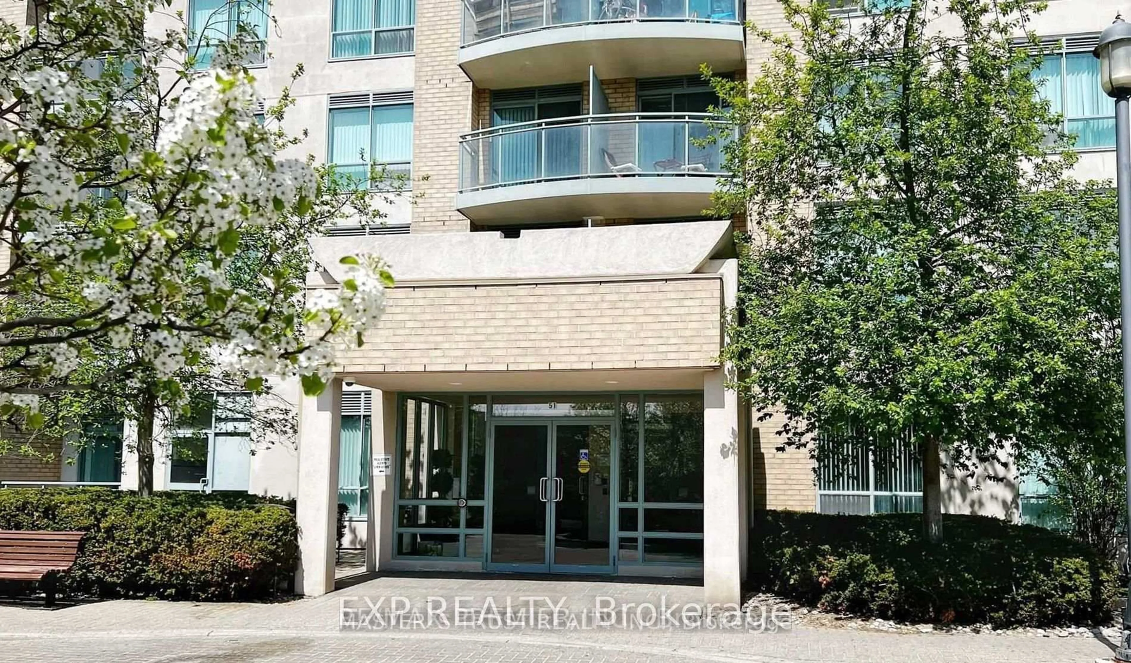 Indoor foyer for 51 Baffin Cres #301, Richmond Hill Ontario L4B 4P6