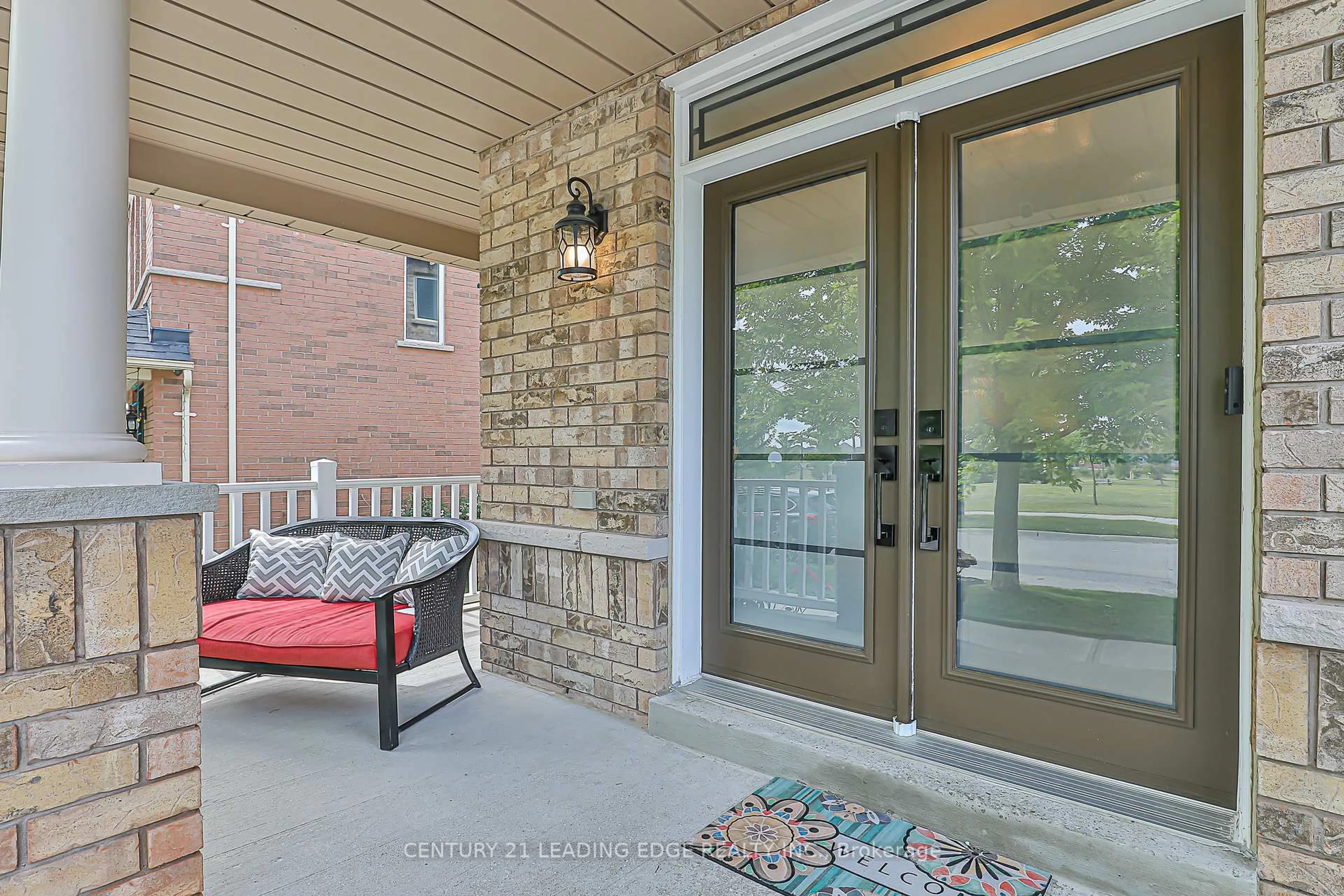 Indoor entryway for 30 Sunnyridge Ave, Whitchurch-Stouffville Ontario L4A 0L2