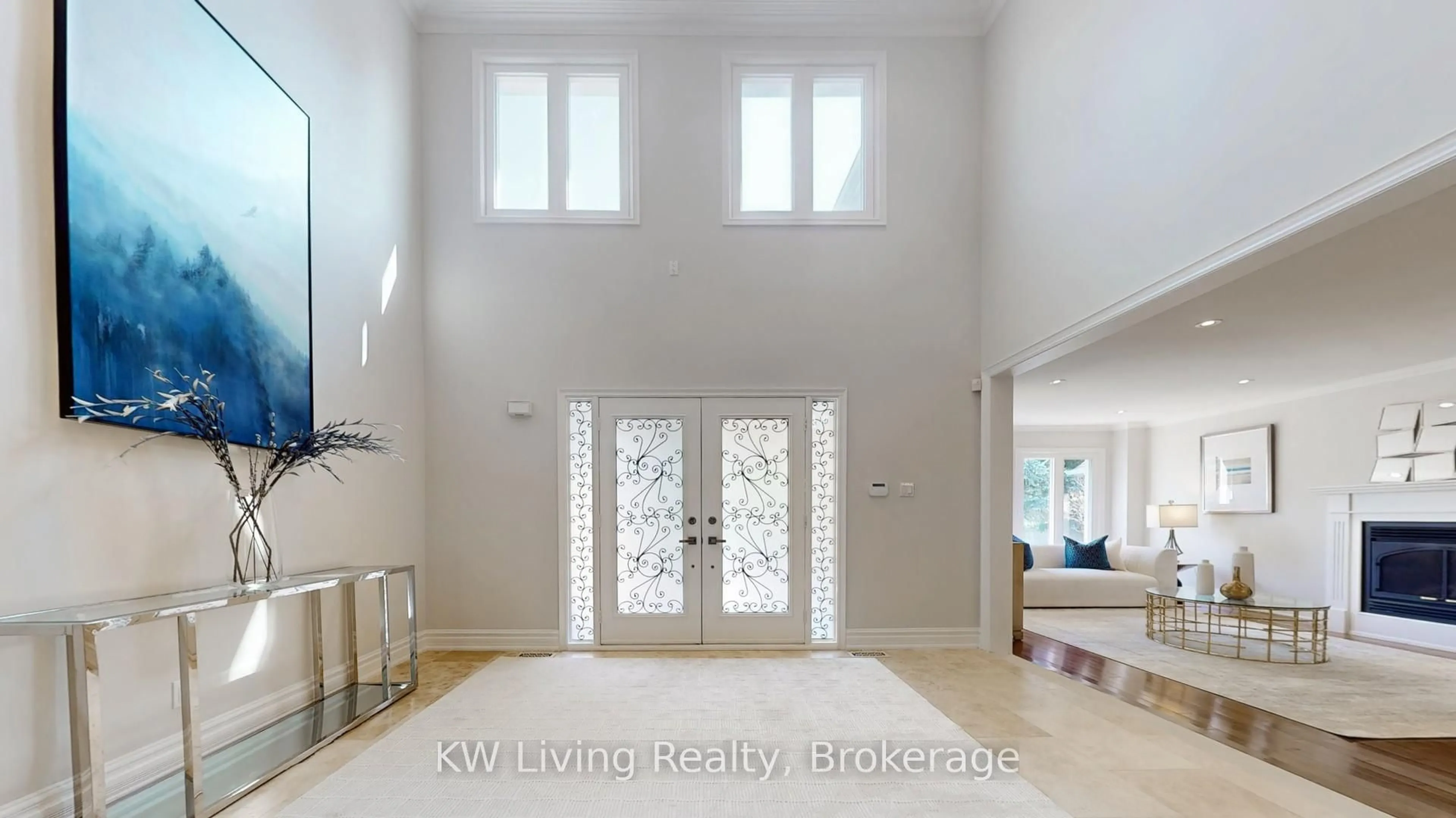 Indoor entryway for 4 Hillhurst Dr, Richmond Hill Ontario L4B 3B7