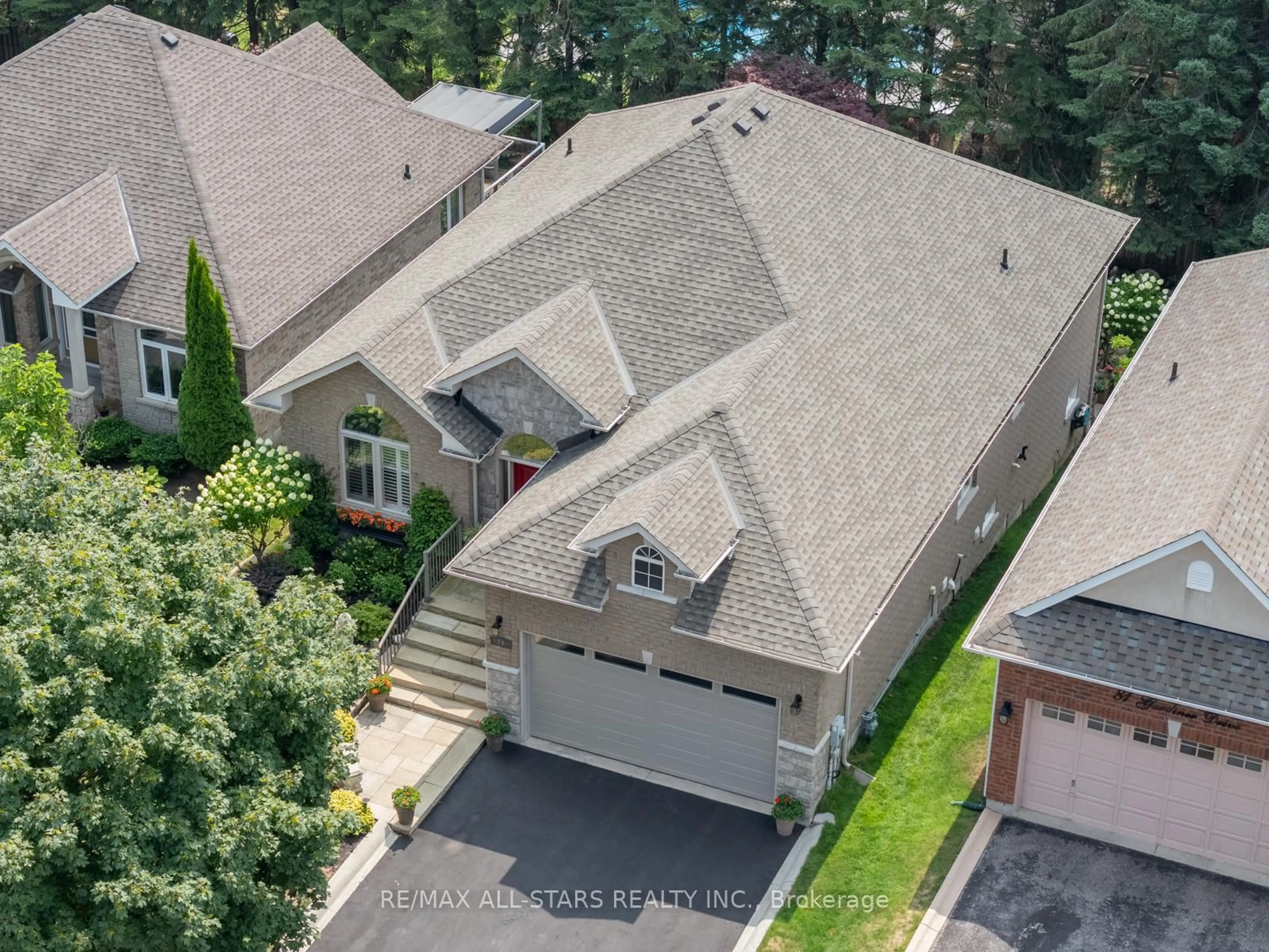 A pic from outside/outdoor area/front of a property/back of a property/a pic from drone, street for 79 Gardiner Dr, Bradford West Gwillimbury Ontario L3Z 3G2