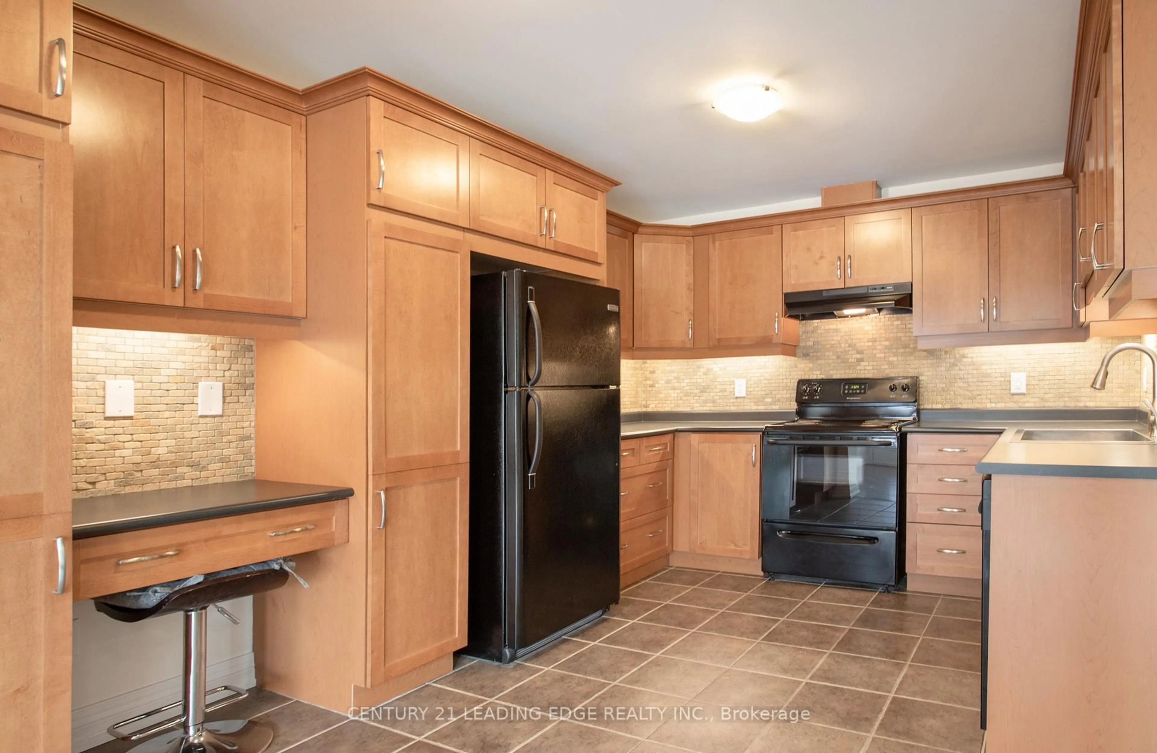Standard kitchen, ceramic/tile floor for 43 Muston Lane, Whitchurch-Stouffville Ontario L4A 0P9