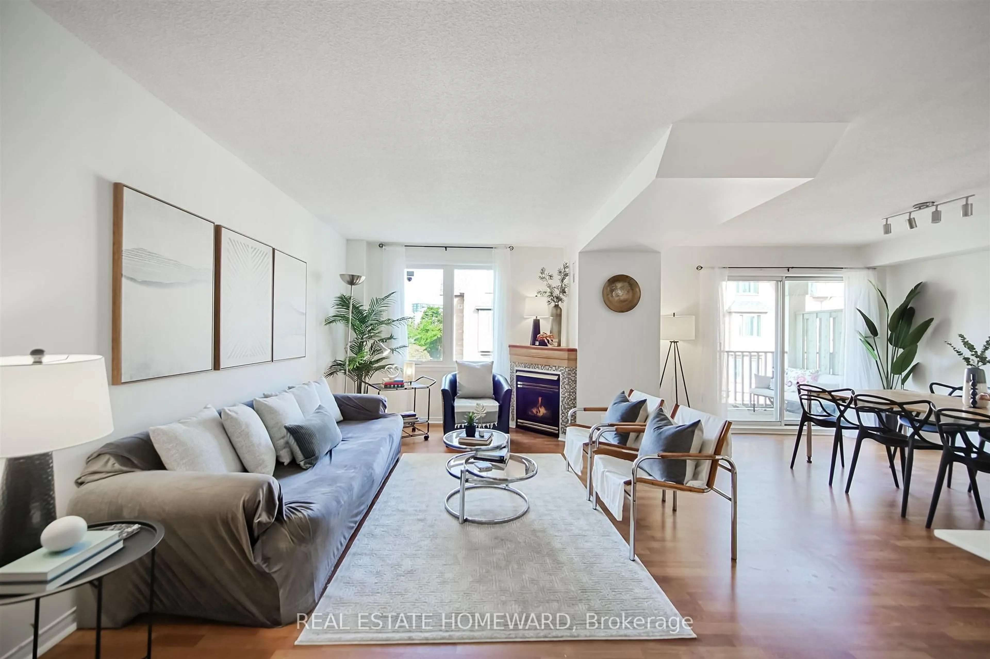 Living room with furniture, unknown for 75 Weldrick Rd #815, Richmond Hill Ontario L4C 0H9