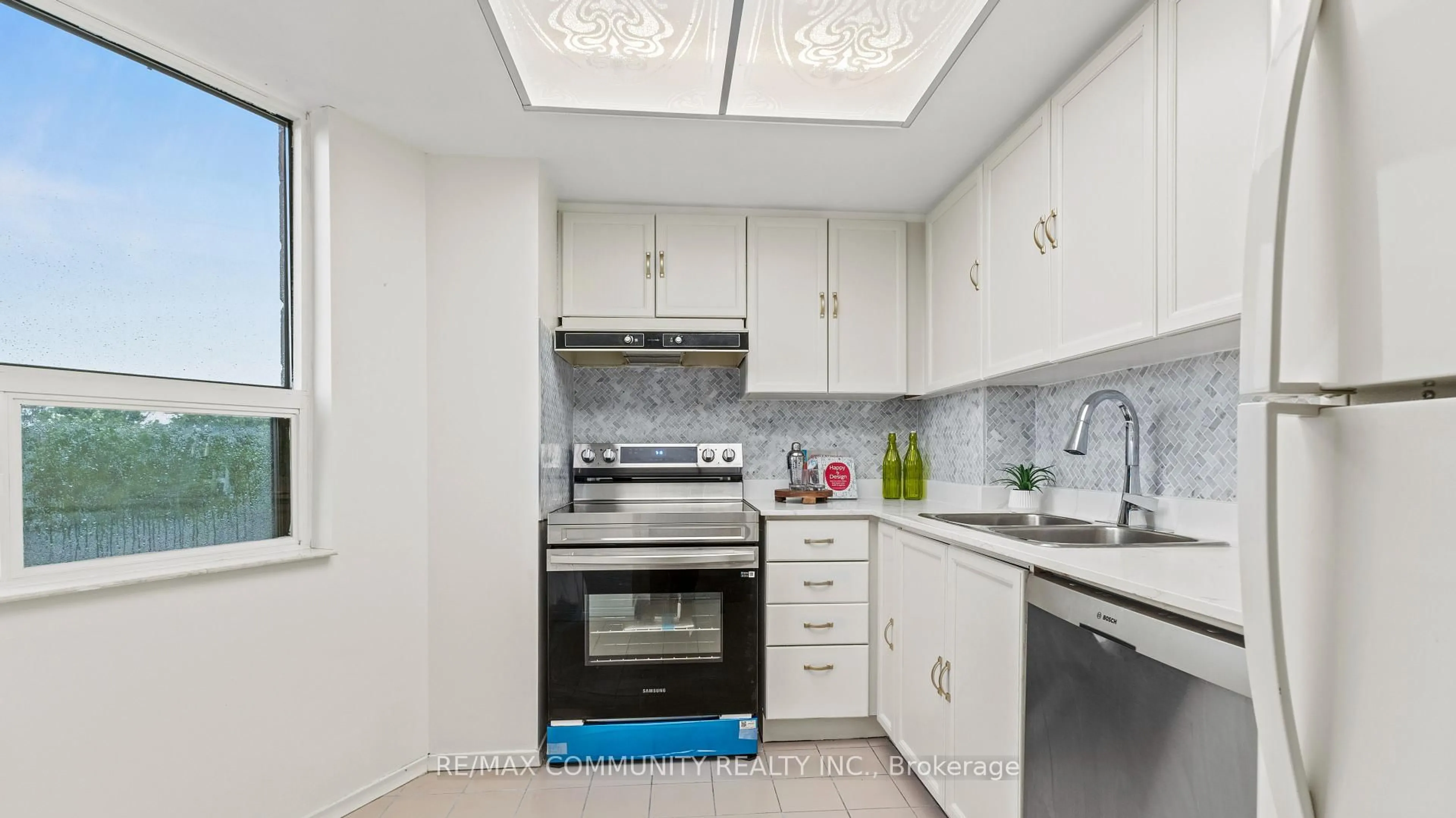 Standard kitchen, ceramic/tile floor for 2 Raymerville Dr #705, Markham Ontario L3P 7N7