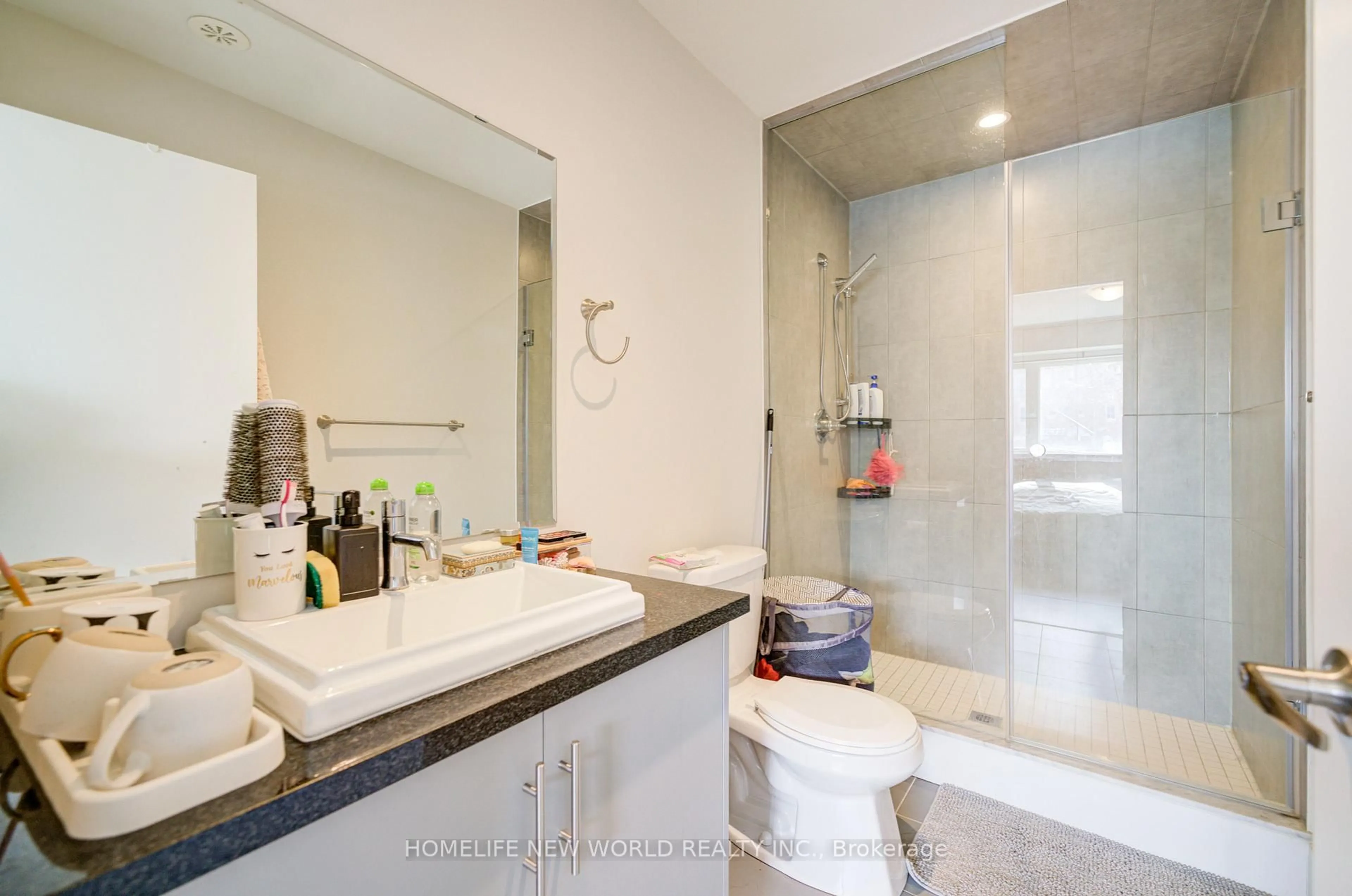 Standard bathroom, ceramic/tile floor for 3880 Major Mackenzie Dr, Vaughan Ontario L4H 4R2