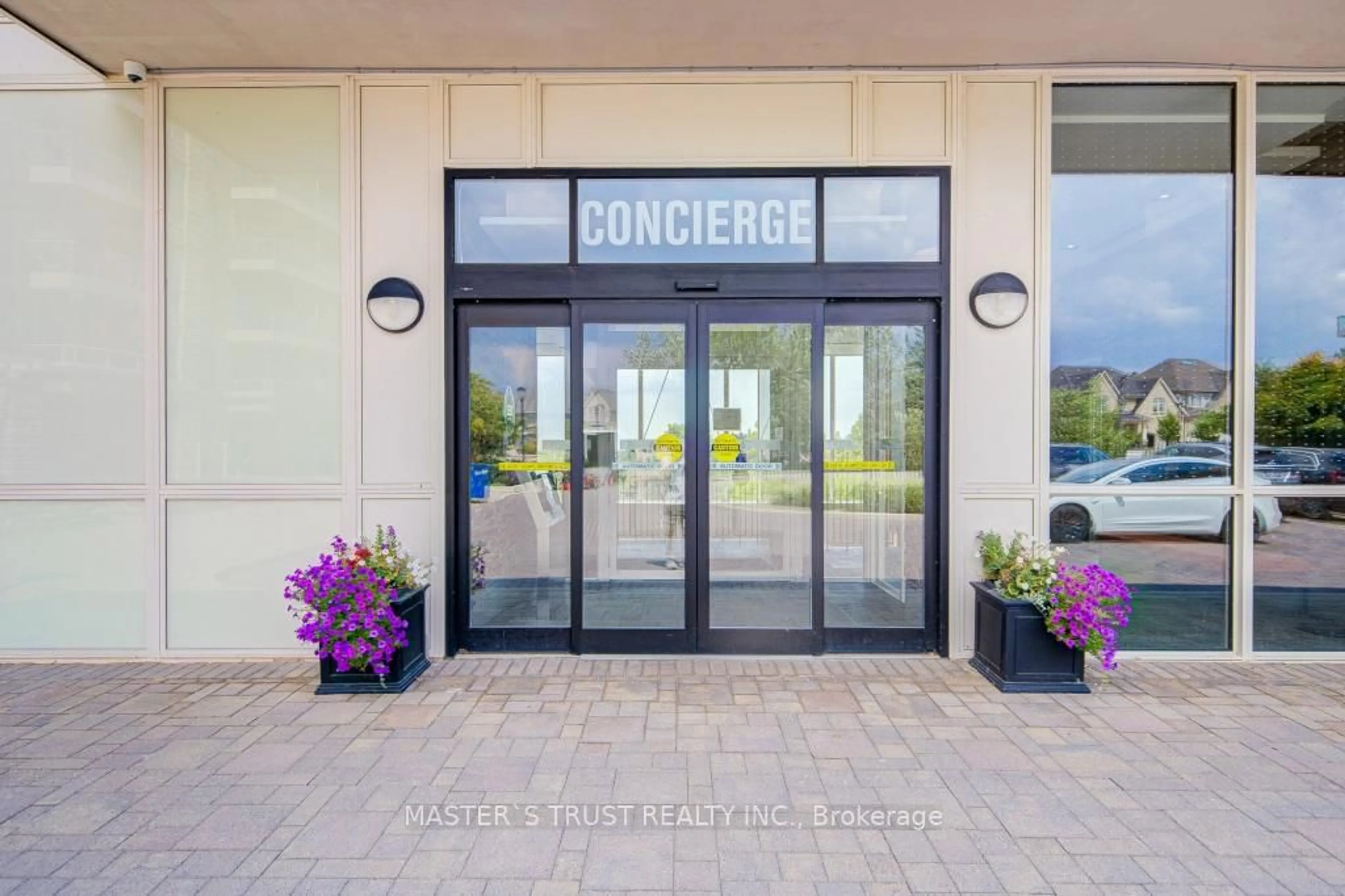 Indoor entryway for 15 Stollery Pond Cres #307, Markham Ontario L6C 0Y4