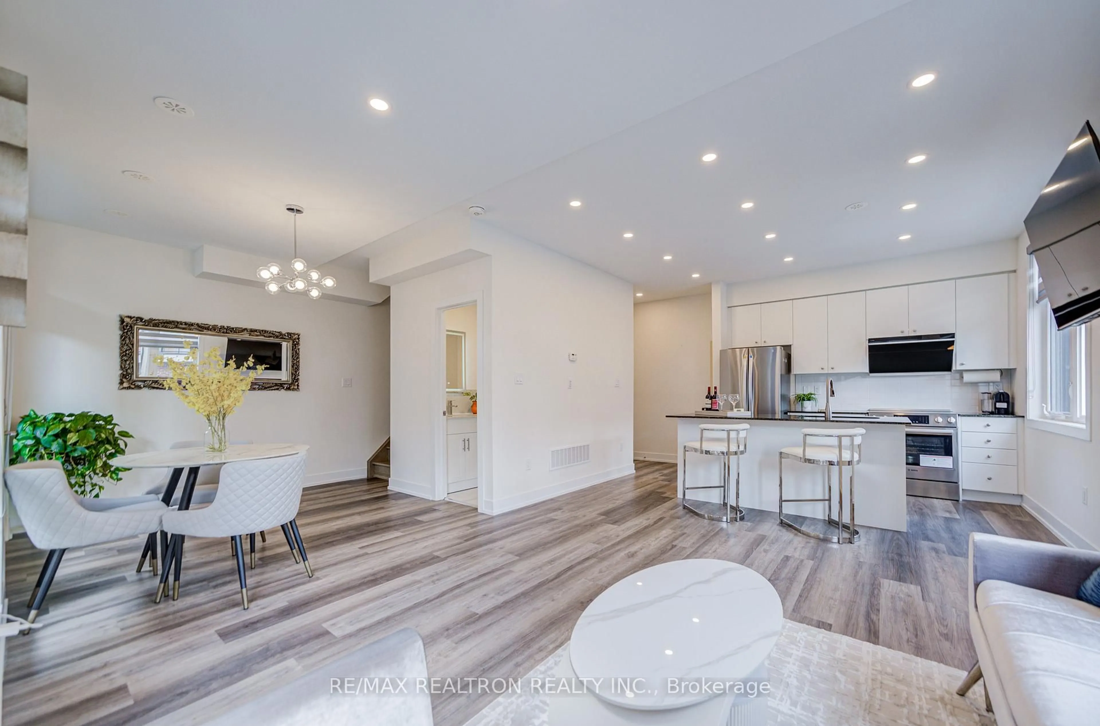 Open concept kitchen, unknown for 6 Sayers Lane #18, Richmond Hill Ontario L4E 1J4
