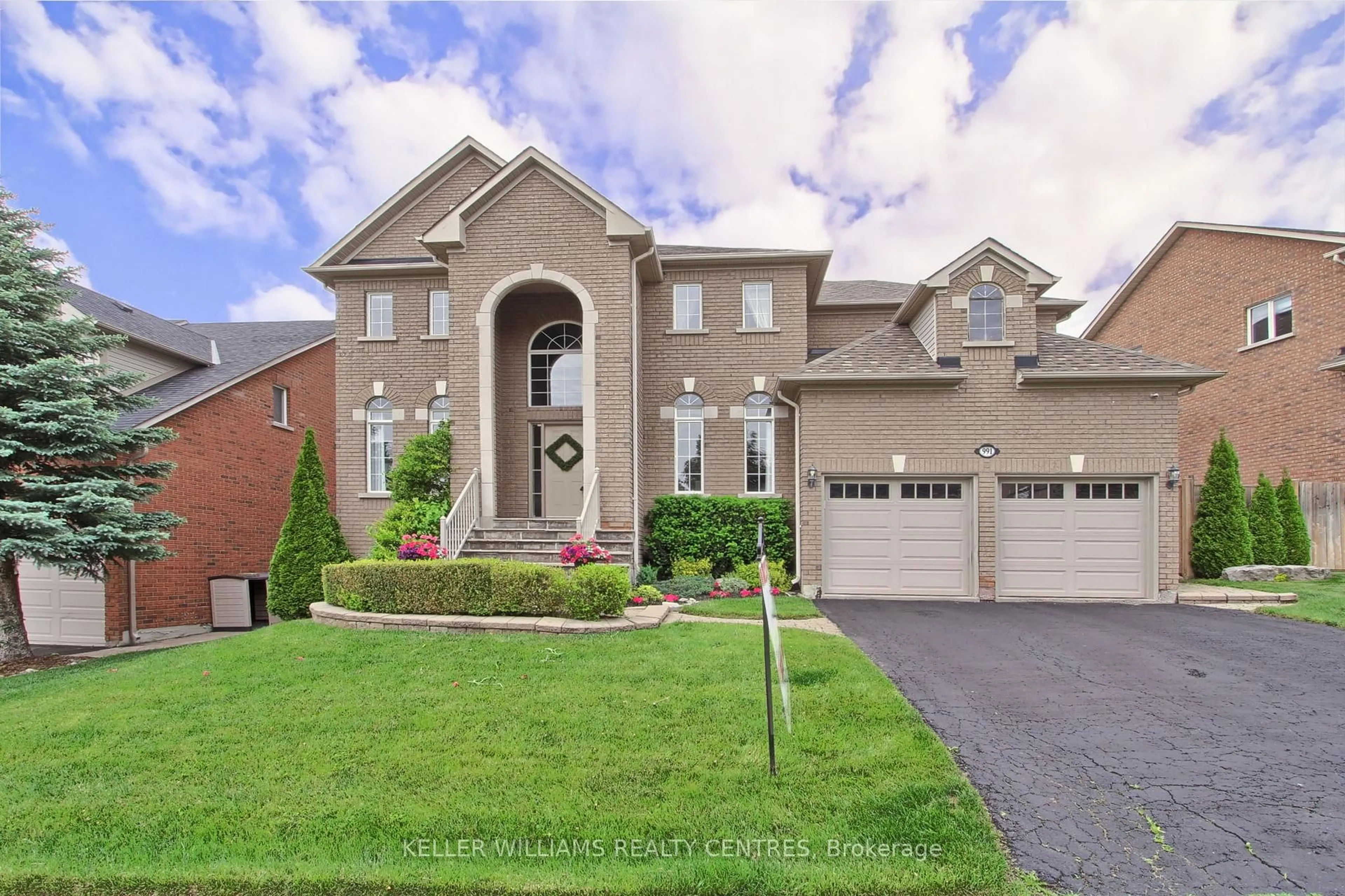 Home with brick exterior material, street for 991 Ivsbridge Blvd, Newmarket Ontario L3X 2A2