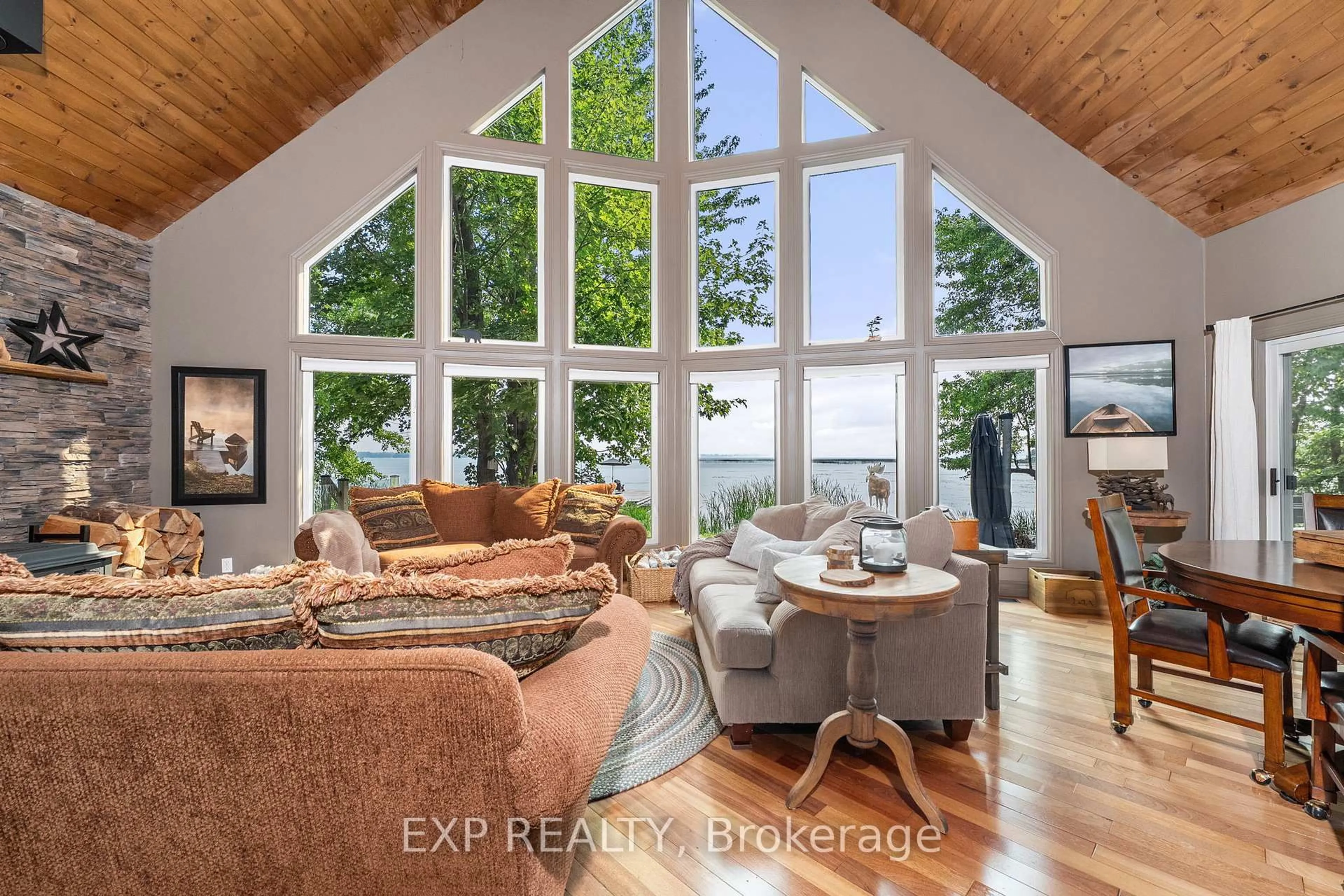 Living room with furniture, unknown for 548 Bear Rd, Georgina Islands Ontario L0E 1R0