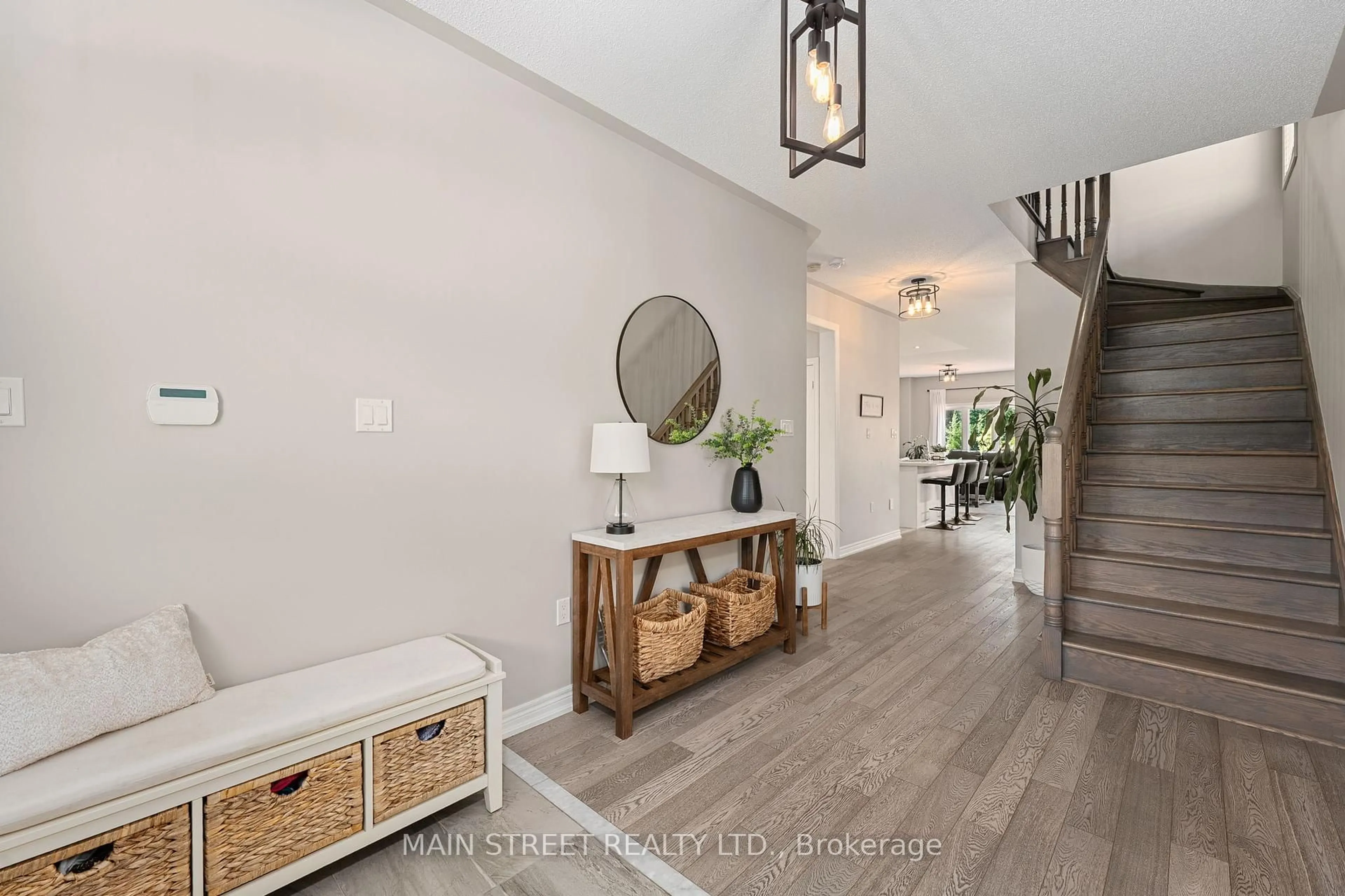 Indoor entryway for 10 Prosser Cres, Georgina Ontario L0E 1R0