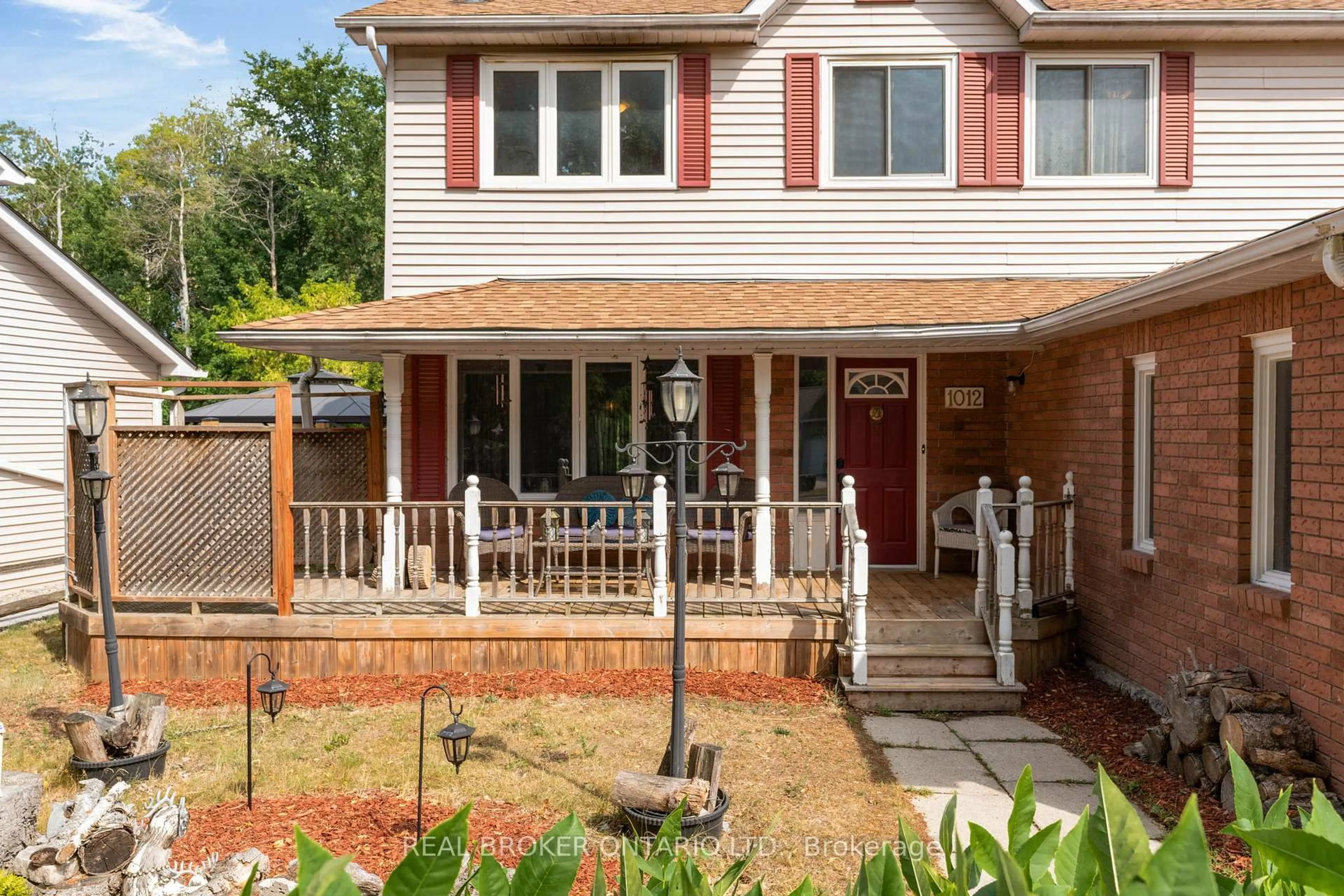 Home with brick exterior material, street for 1012 Anna Maria Ave, Innisfil Ontario L9S 1V6