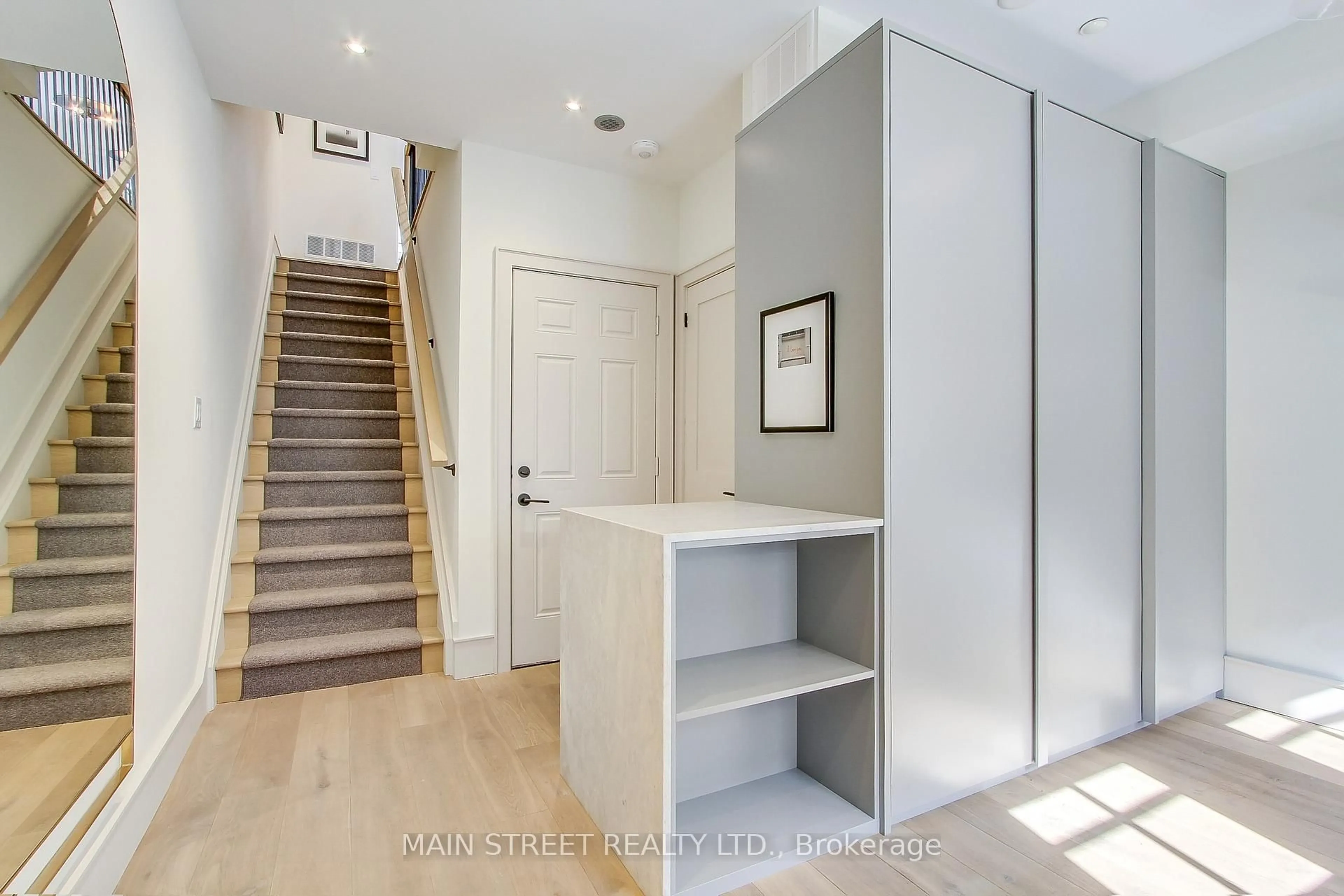 Indoor entryway for 12 Powseland Cres #27, Vaughan Ontario L4L 0C5